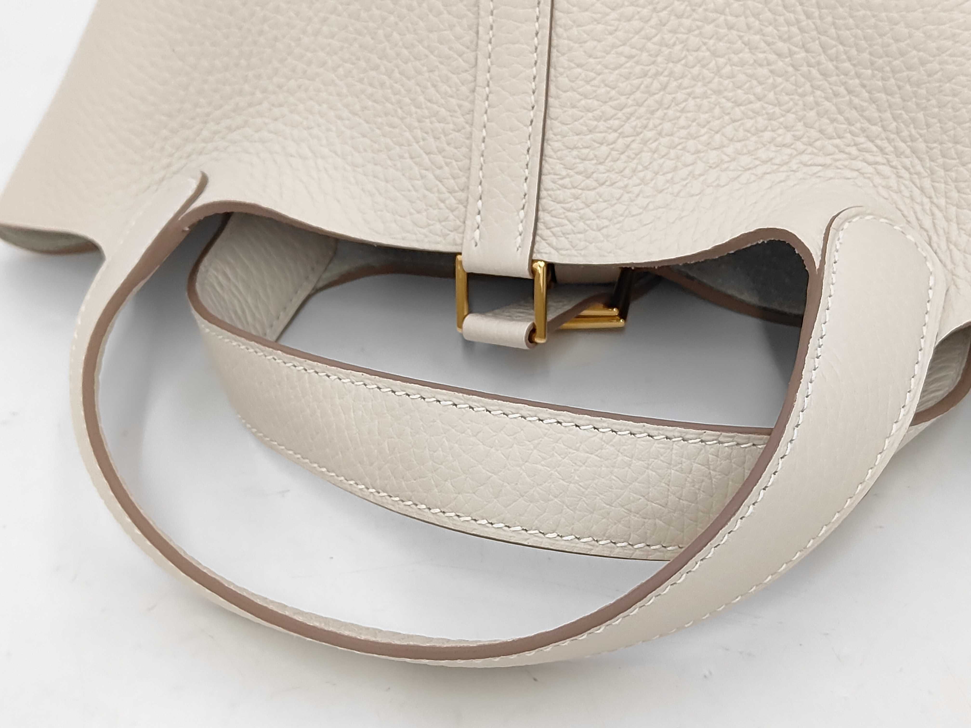 Picotin Lock 18, cream-colored, Taurillon Clemence leather, gold hardware, G stamp, handbag — view 3