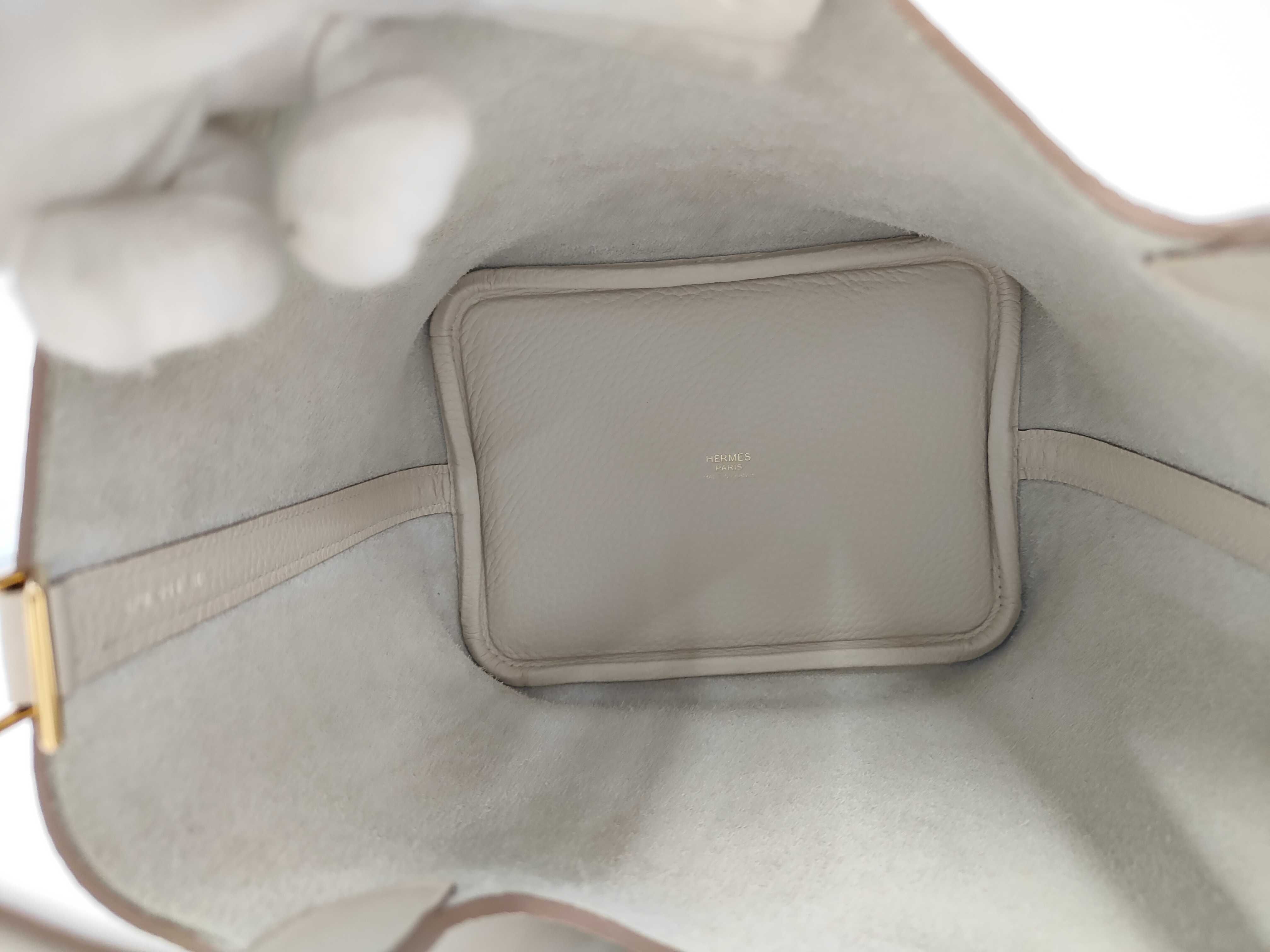 Picotin Lock 18, cream-colored, Taurillon Clemence leather, gold hardware, G stamp, handbag — view 8