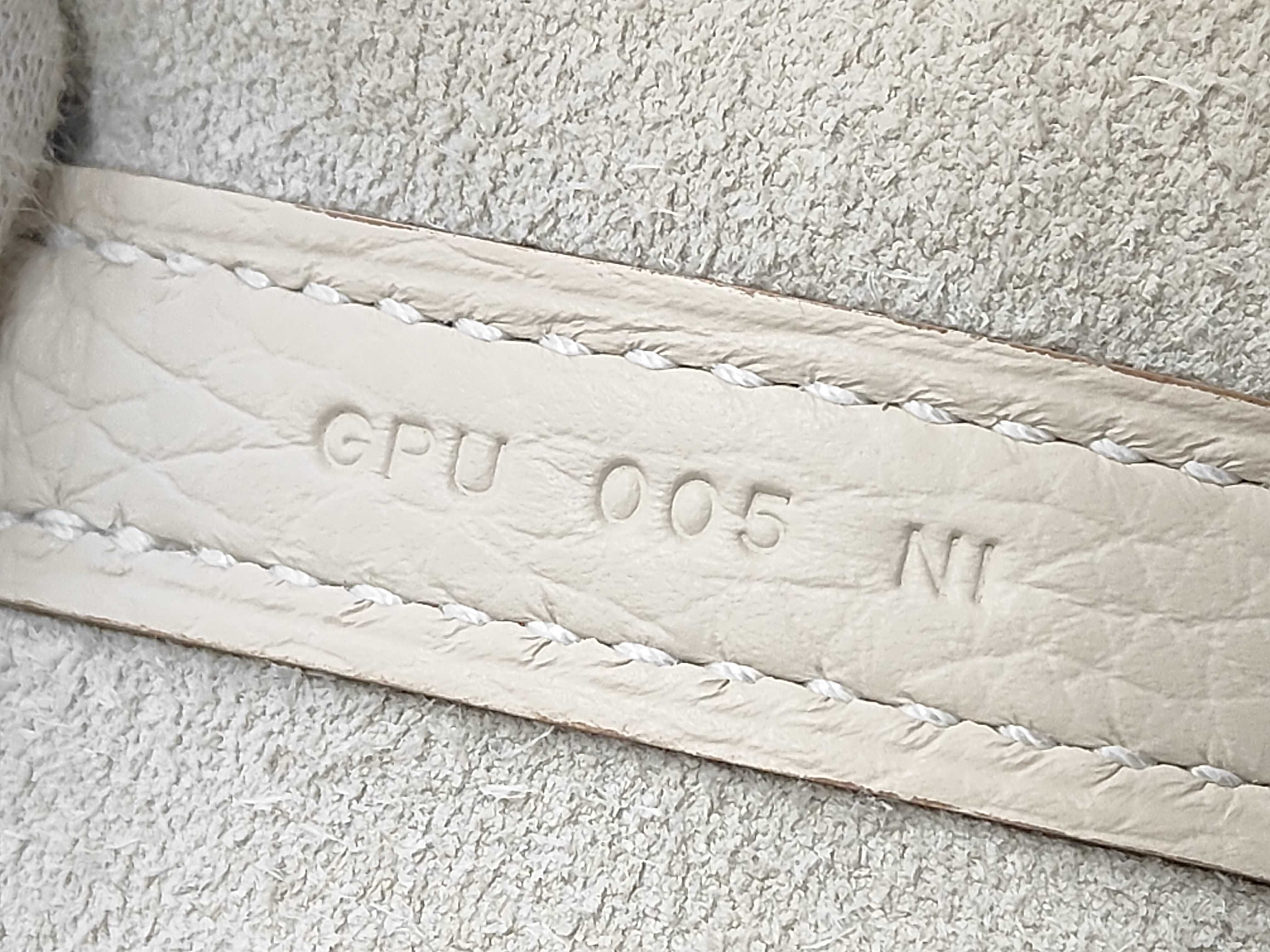 Picotin Lock 18, cream-colored, Taurillon Clemence leather, gold hardware, G stamp, handbag — view 10