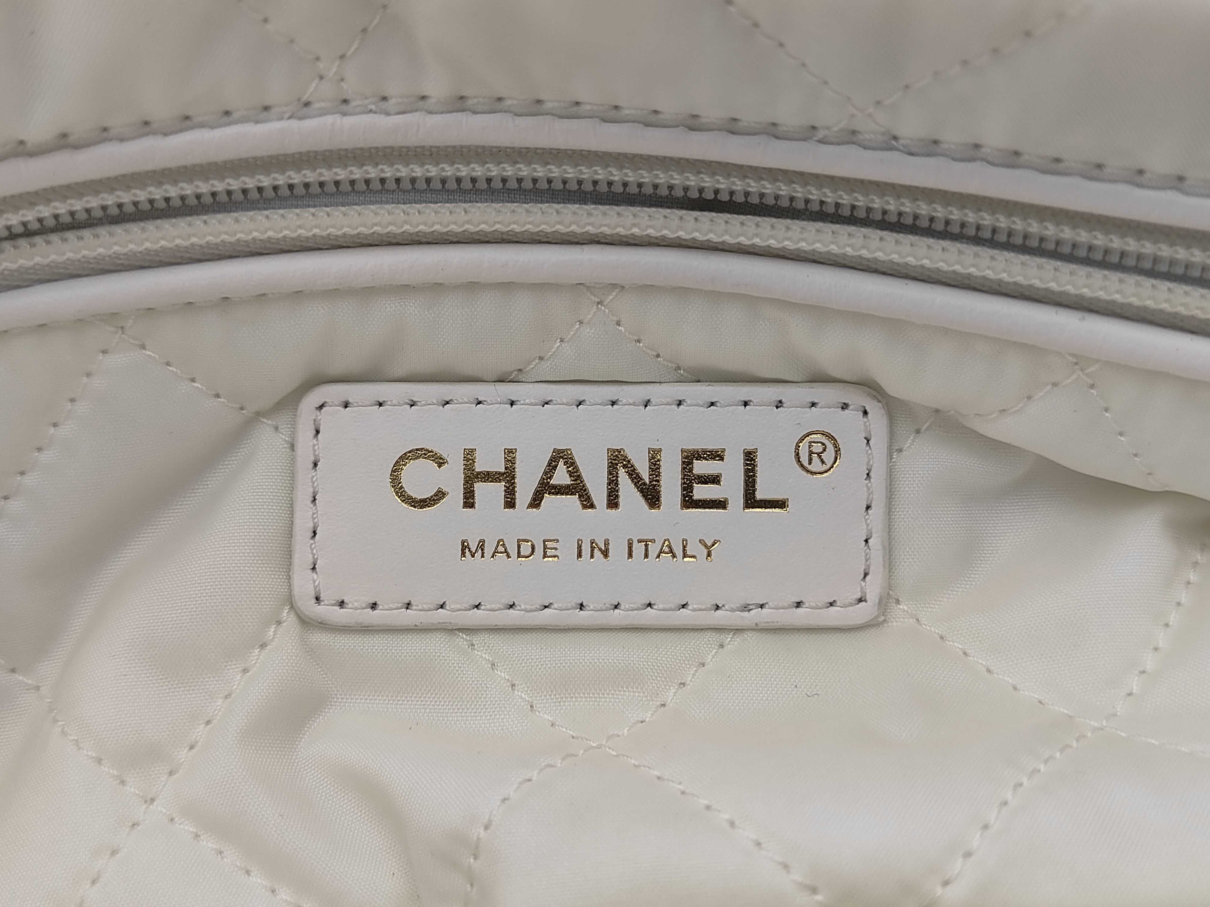 22 Small Punching White Serial Plate TX6UUG45 Shoulder Bag — view 11