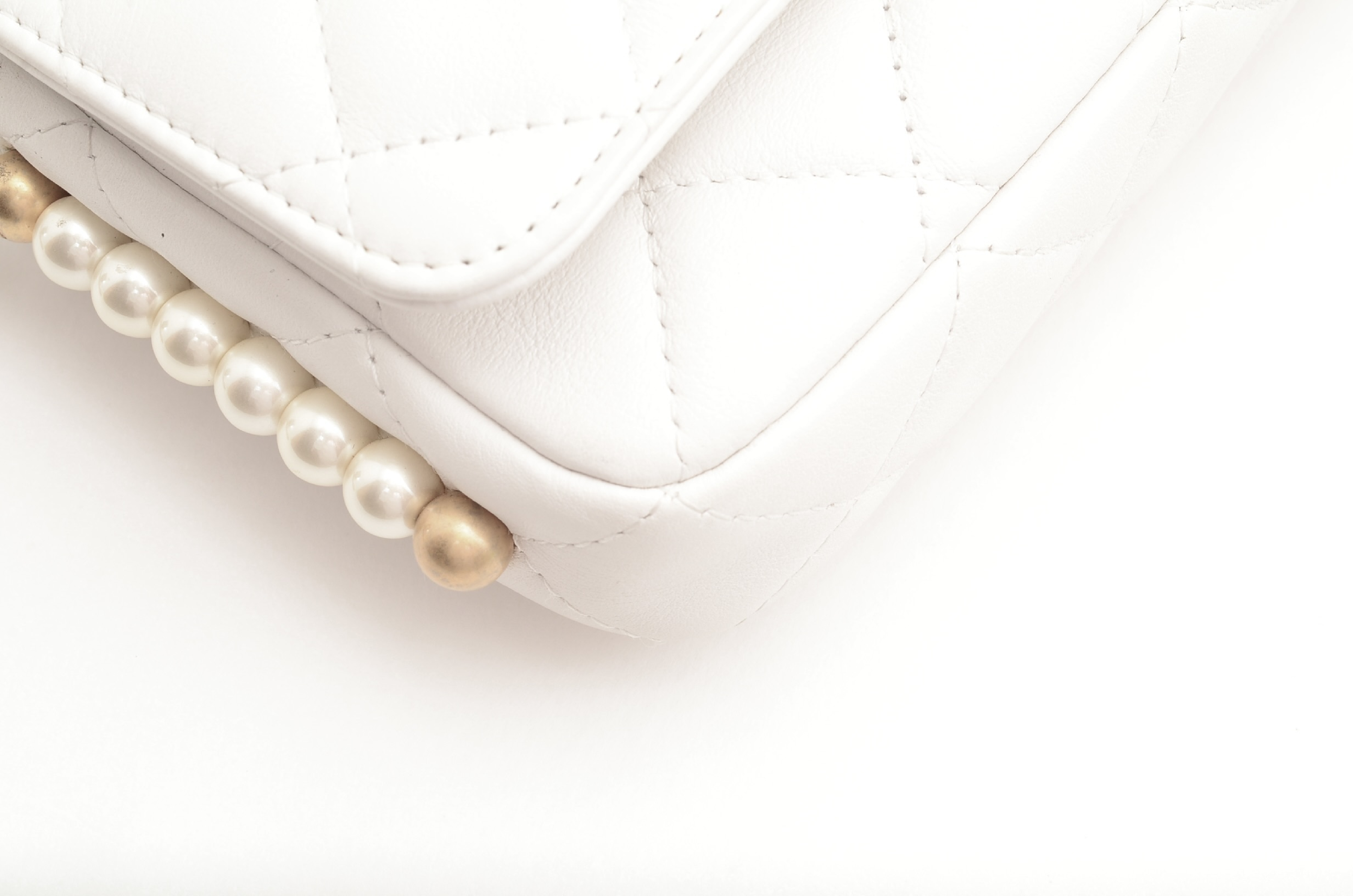 Matelassé Chain Wallet Pearl Chain Shoulder Bag — view 11