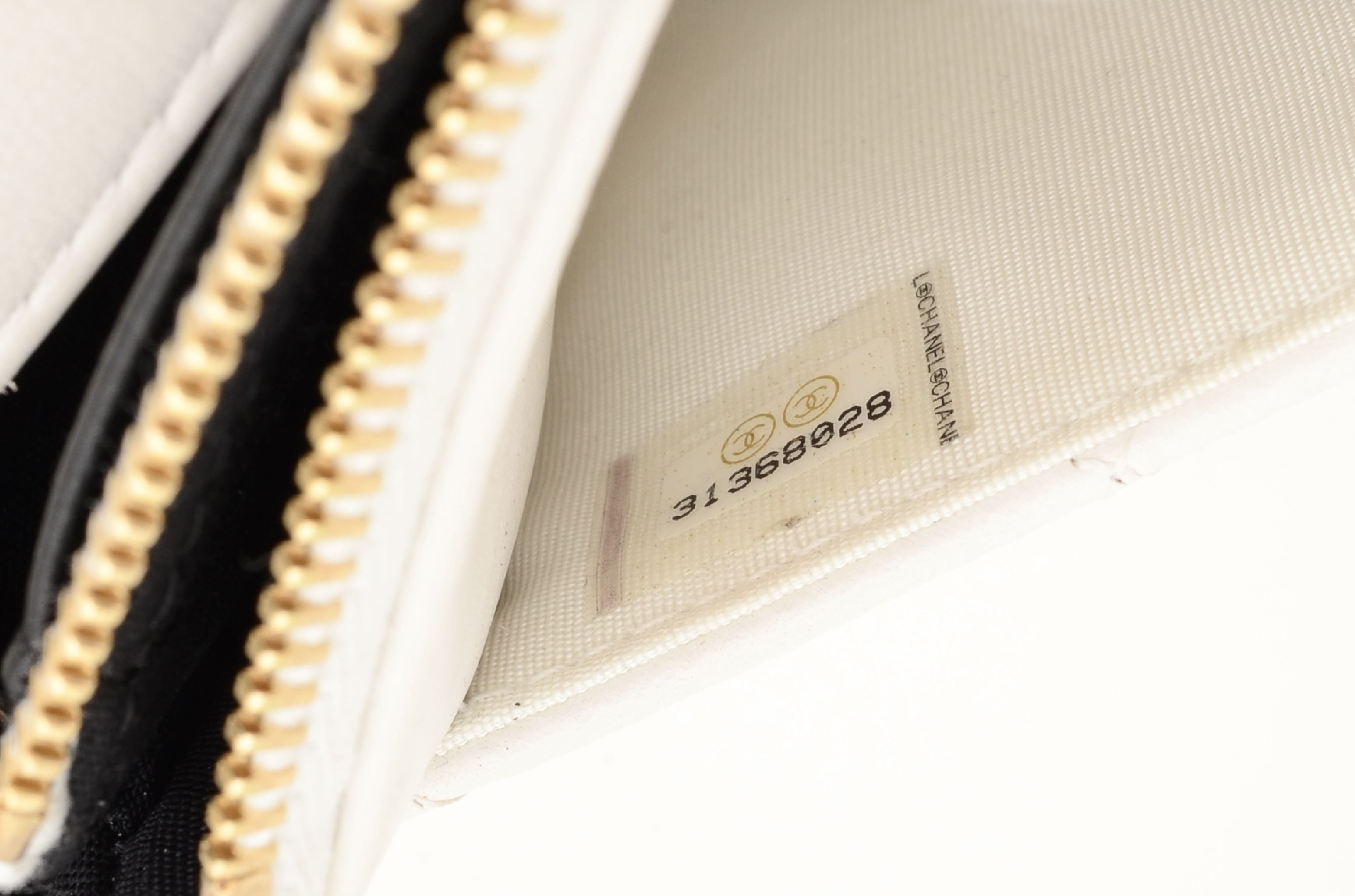 Matelassé Chain Wallet Pearl Chain Shoulder Bag — view 12