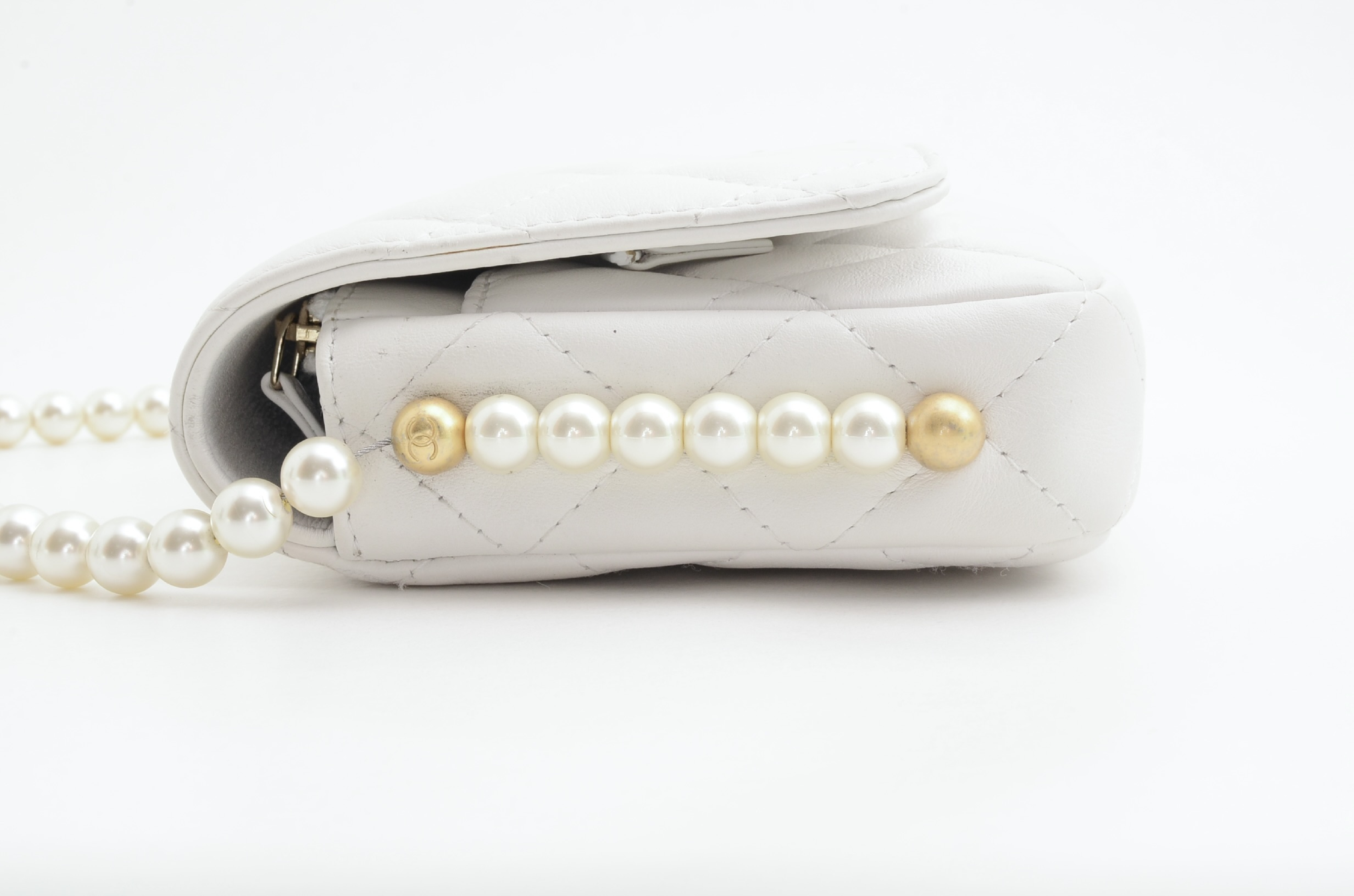 Matelassé Chain Wallet Pearl Chain Shoulder Bag — view 5