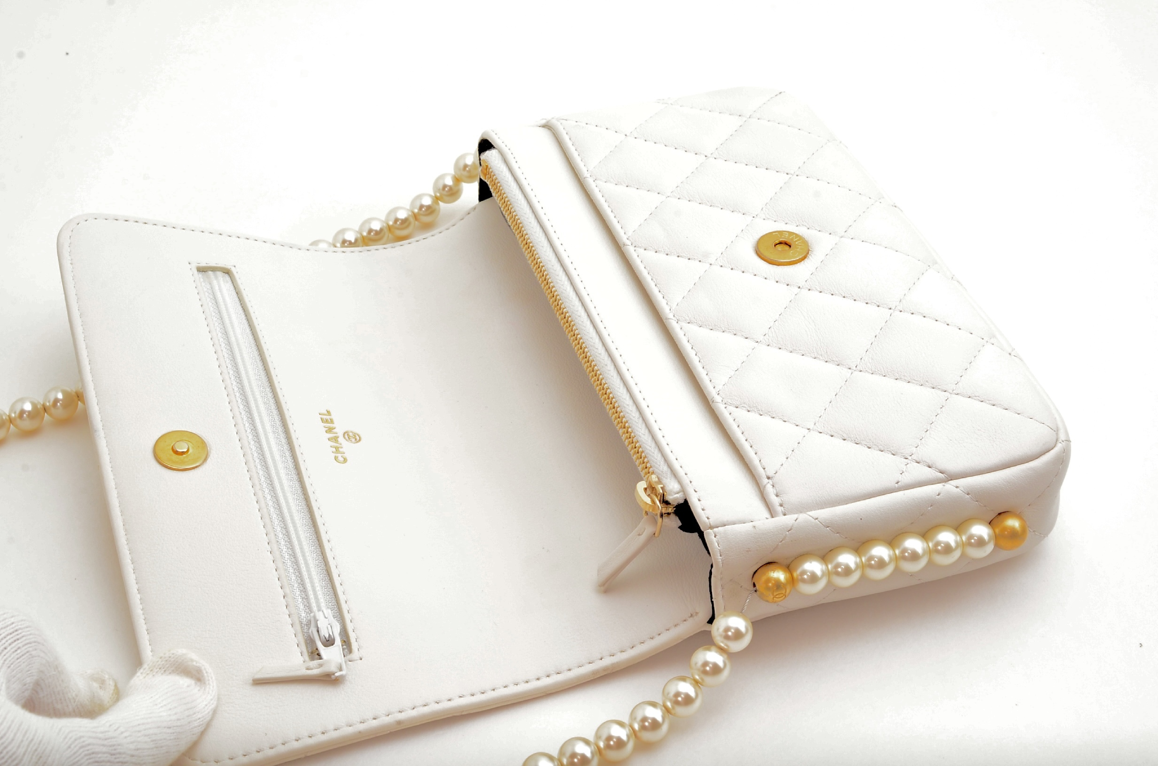 Matelassé Chain Wallet Pearl Chain Shoulder Bag — view 7
