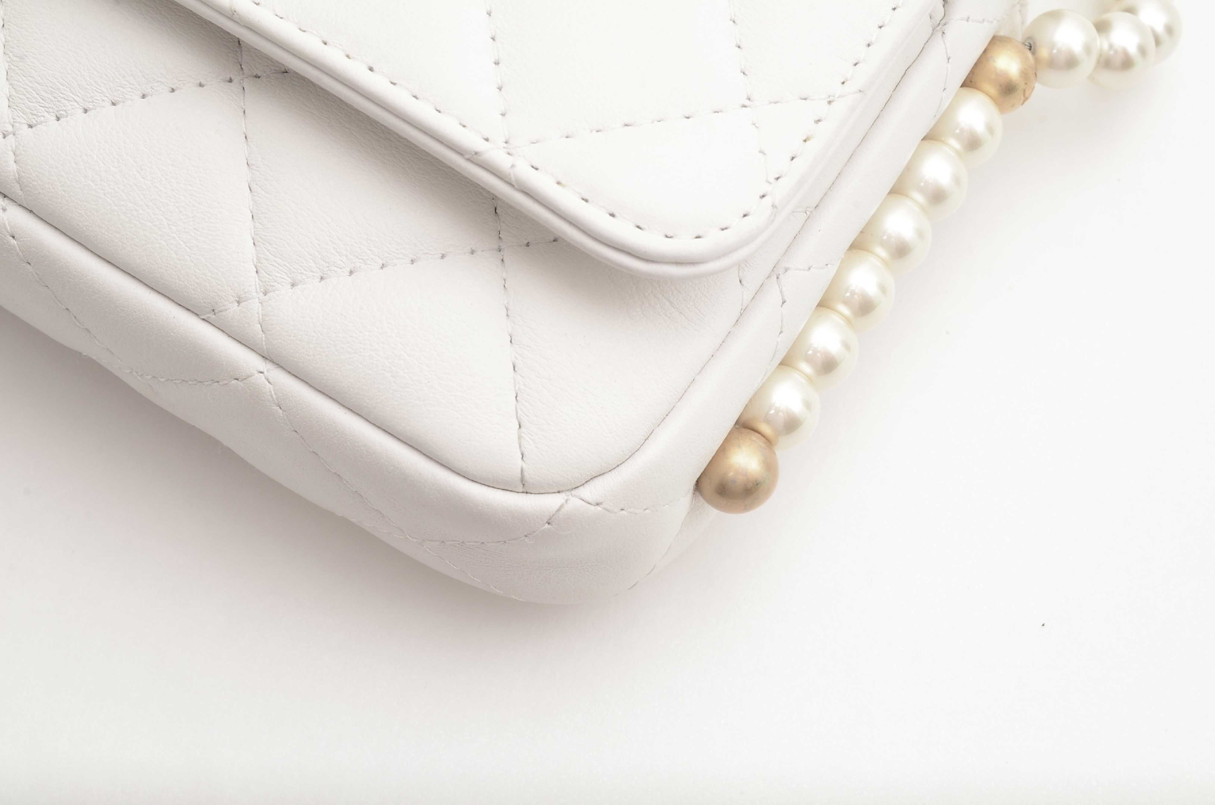 Matelassé Chain Wallet Pearl Chain Shoulder Bag — view 10