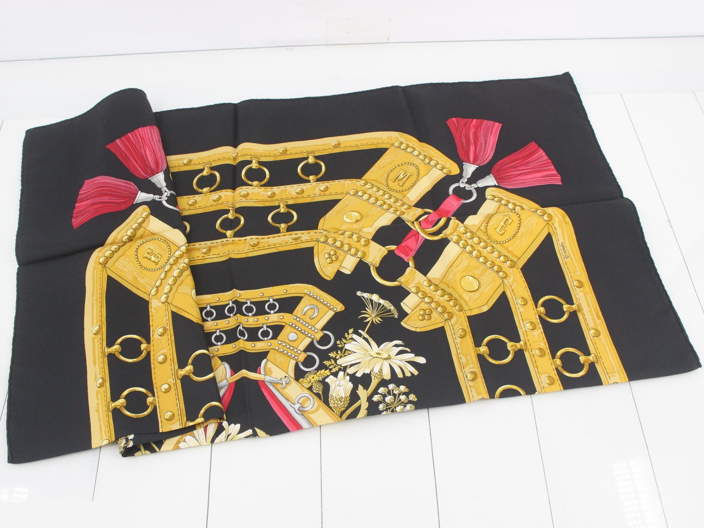 Scarf with tag — view 3