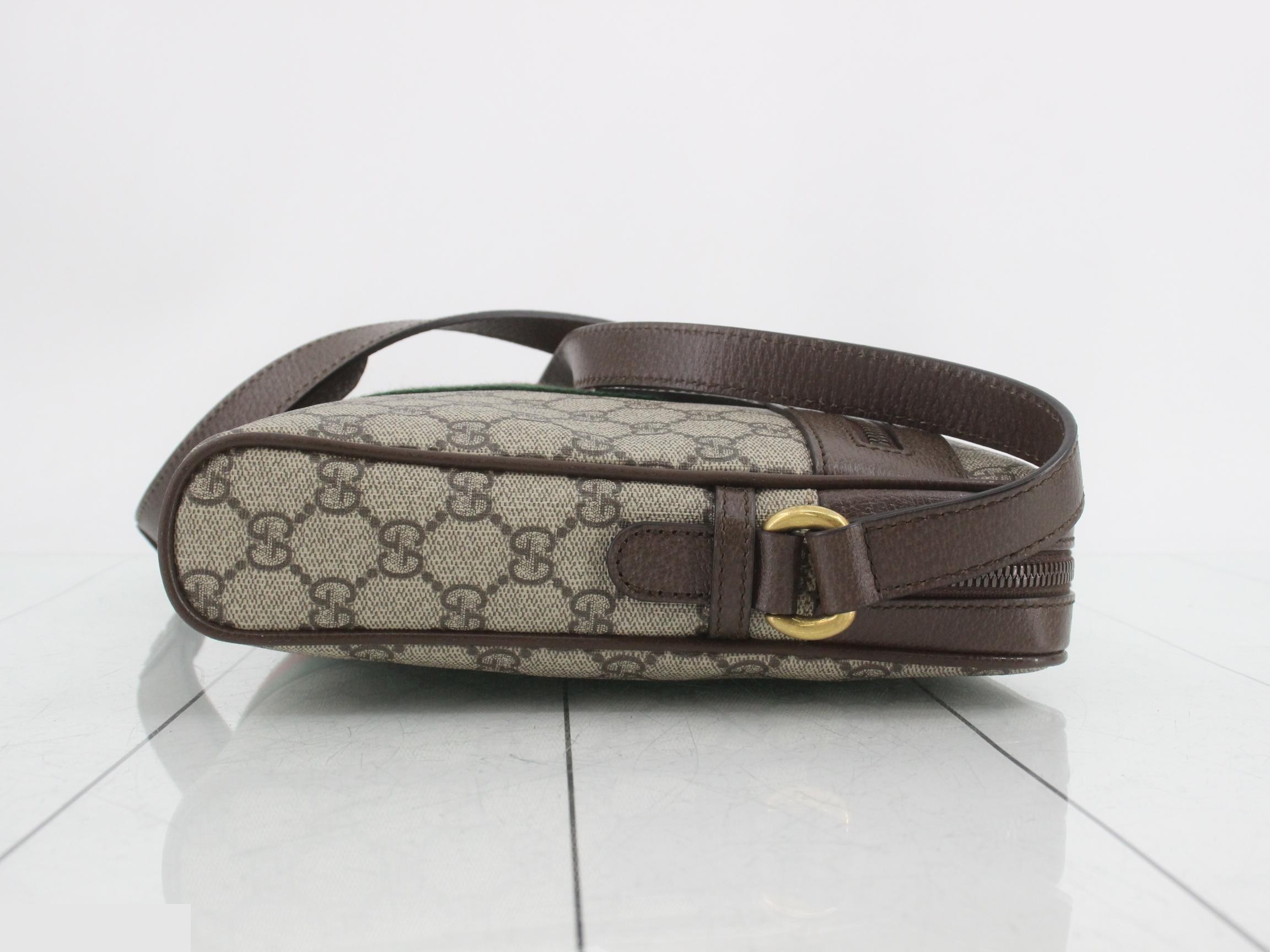 GG Supreme Small Messenger Bag — view 3
