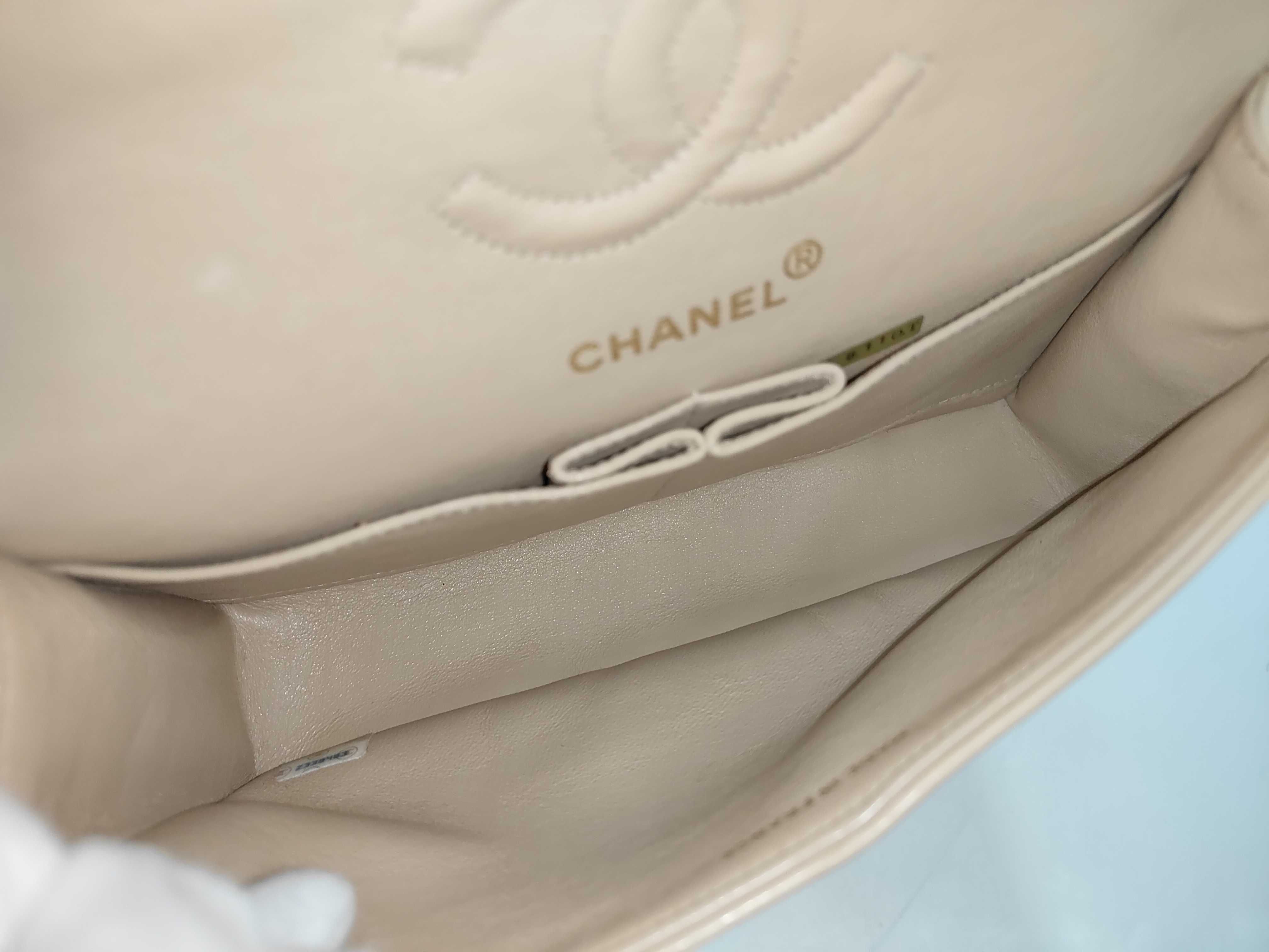 Matelasse 25 Shoulder Bag — view 10