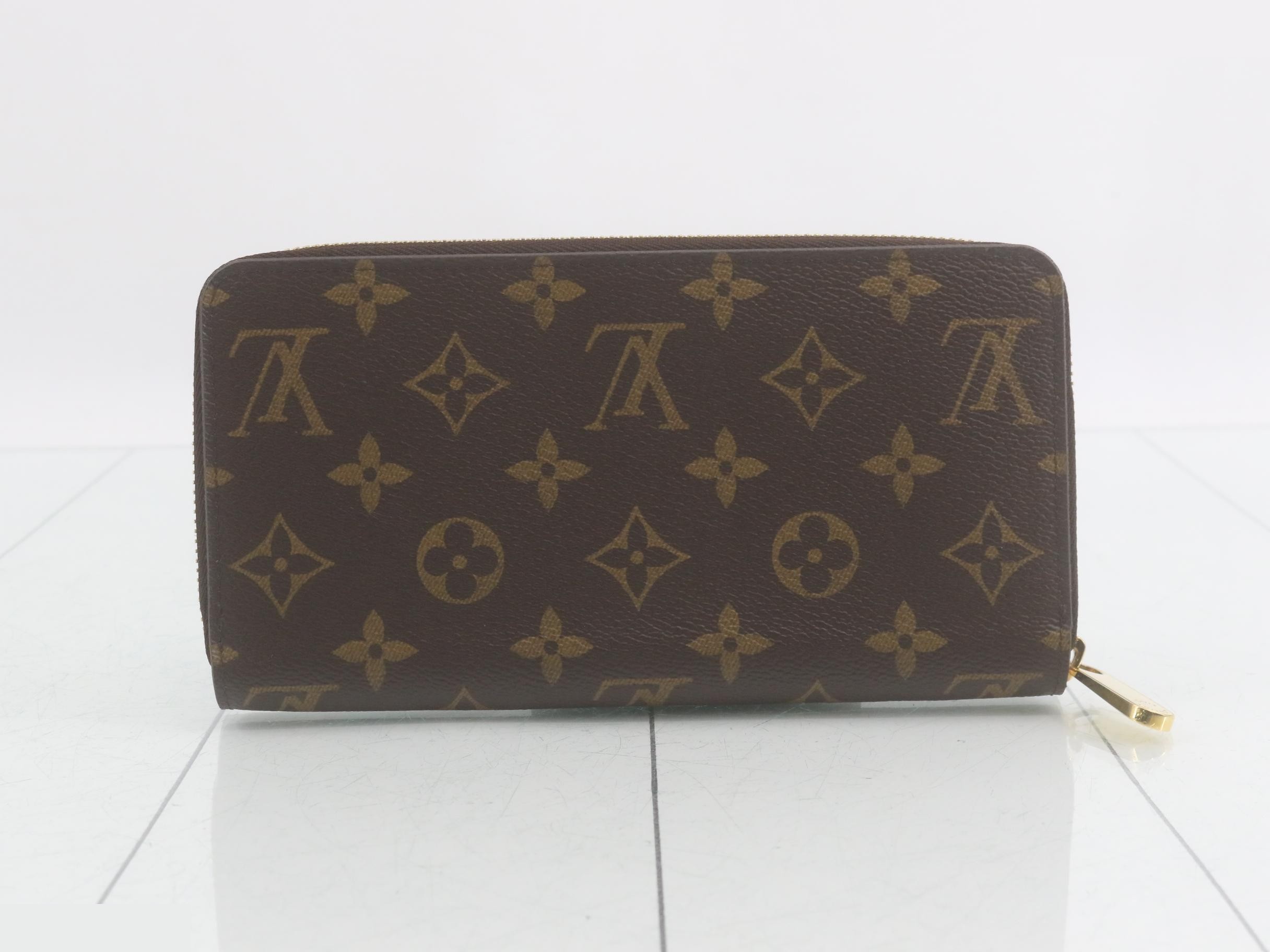 Zippy Wallet Fuchsia Monogram — view 2
