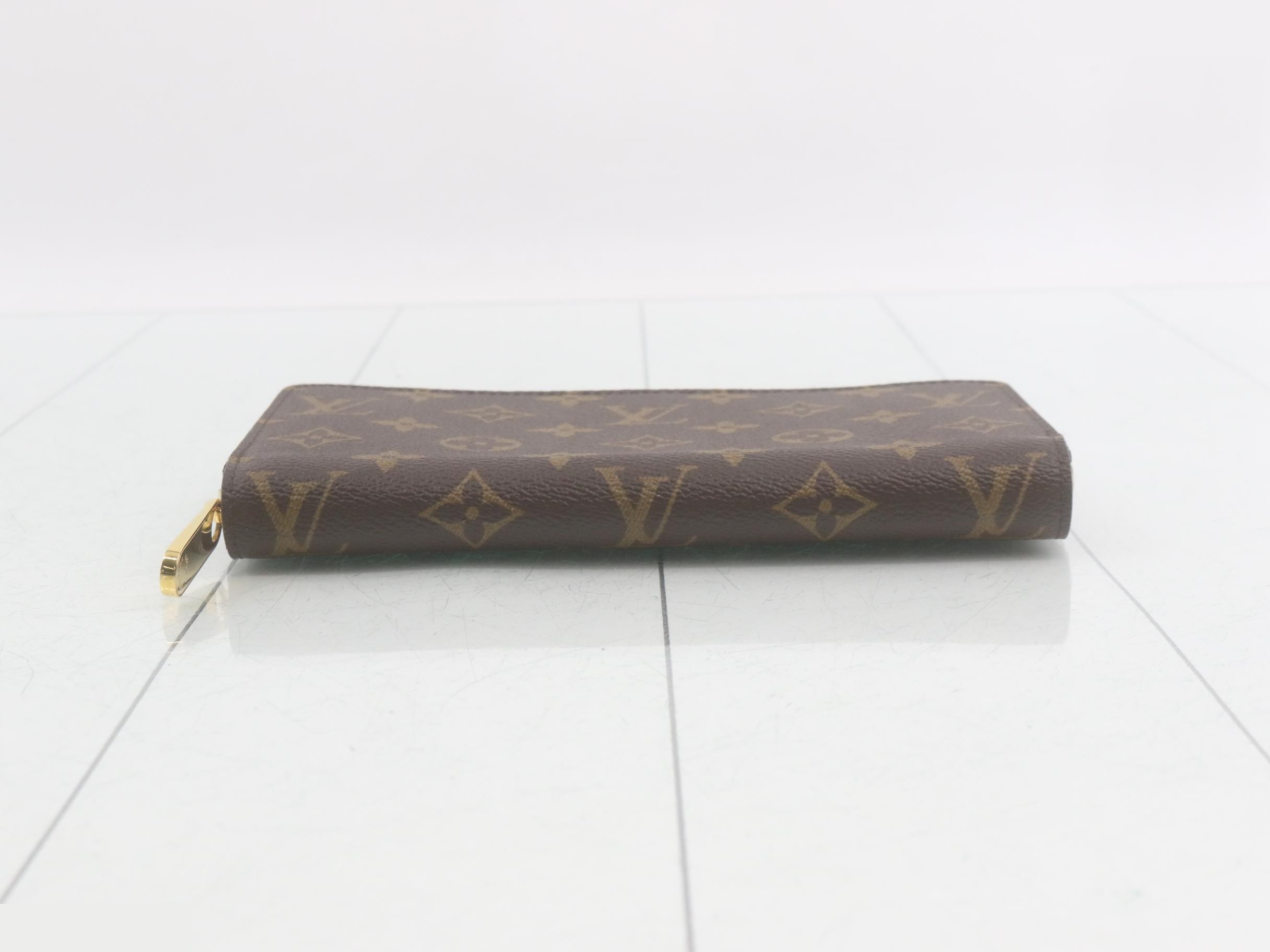 Zippy Wallet Fuchsia Monogram — view 3