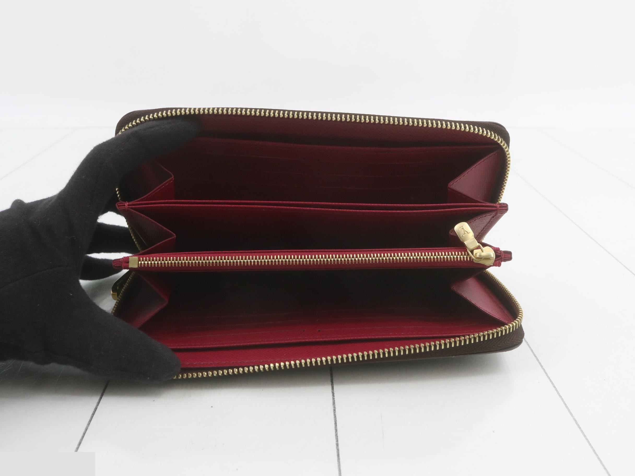 Zippy Wallet Fuchsia Monogram — view 4