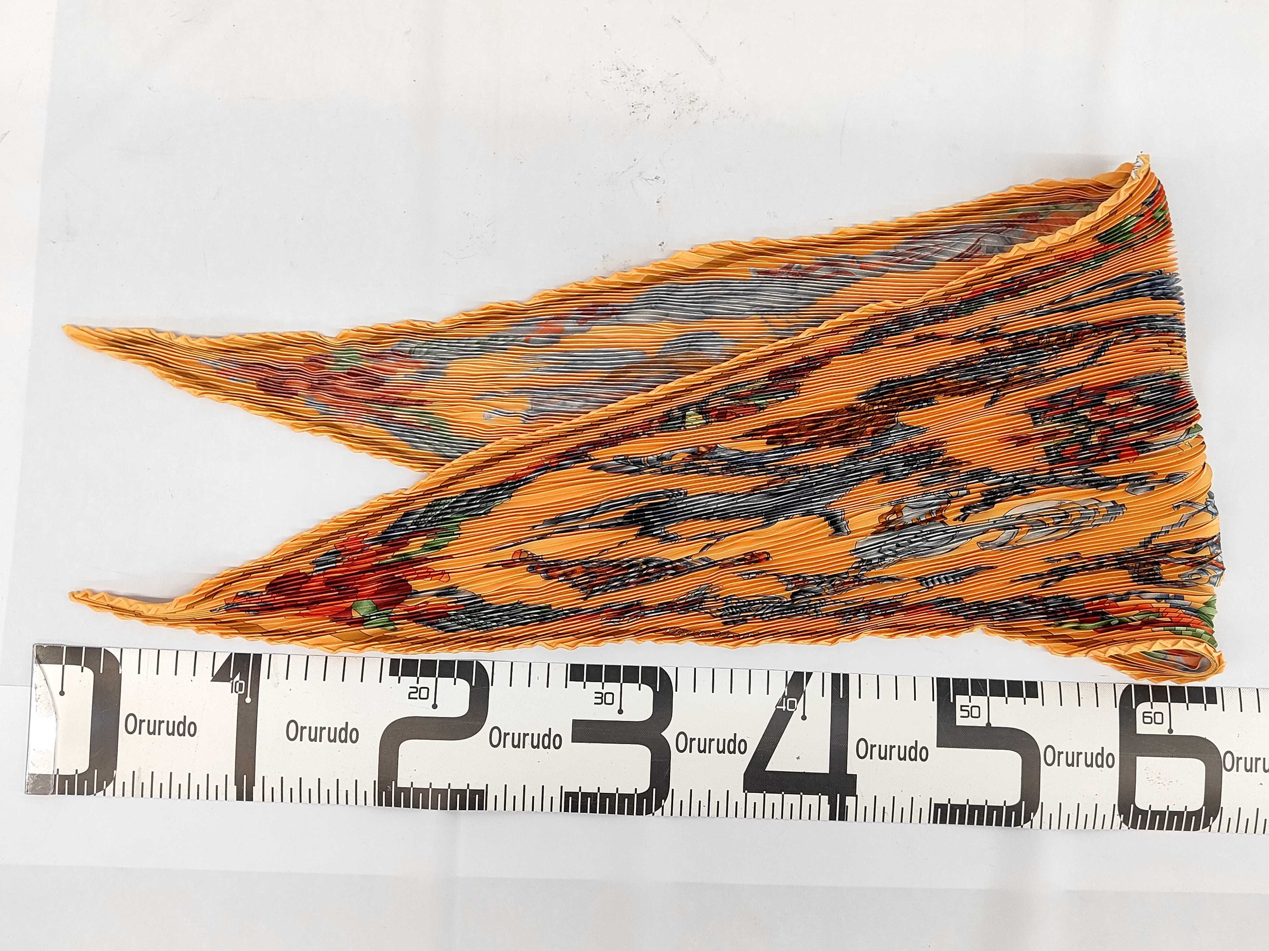 Scarf Pleated Carre90 Tie Pin/Cufflinks — view 2