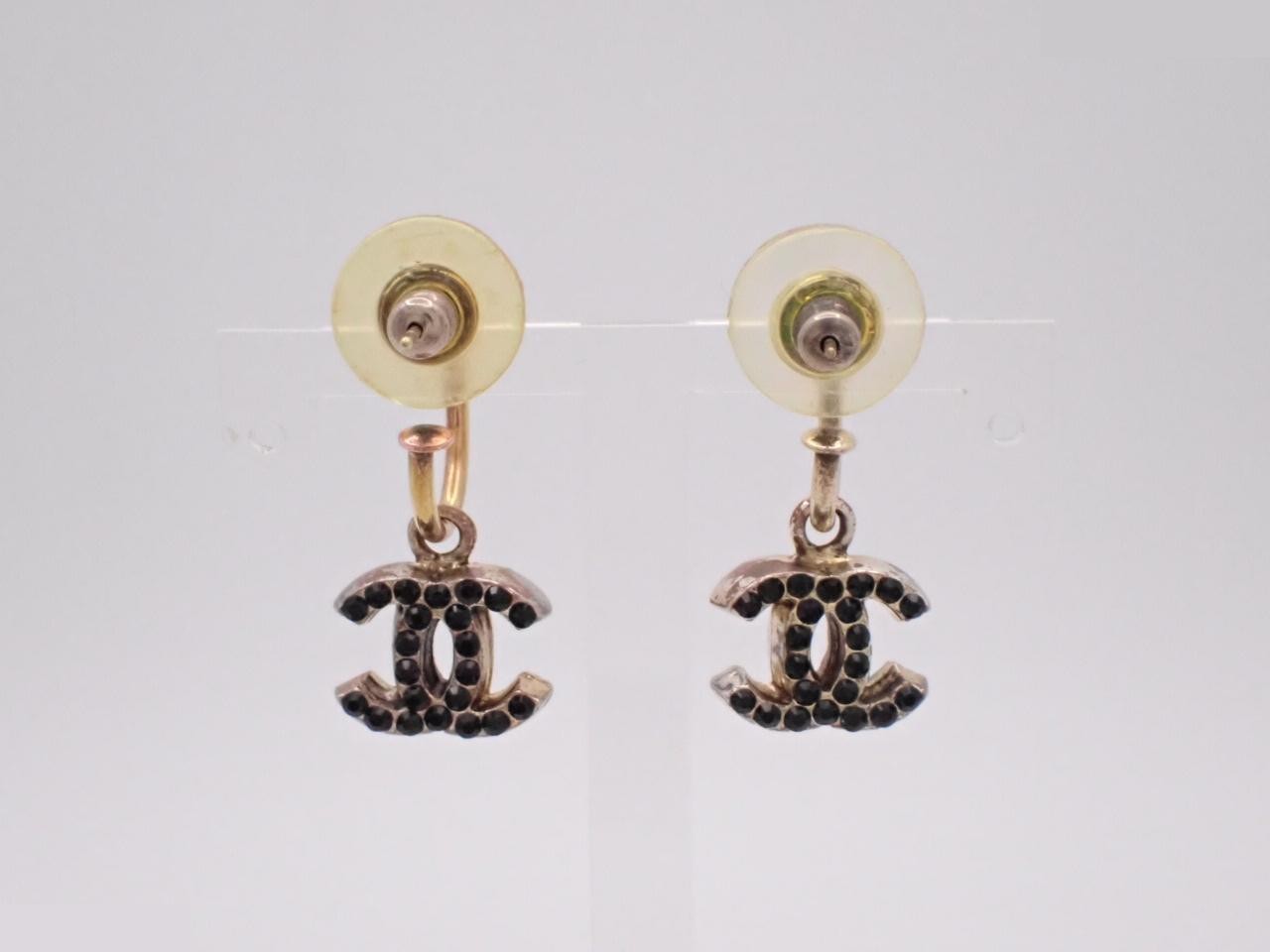 earrings — view 2