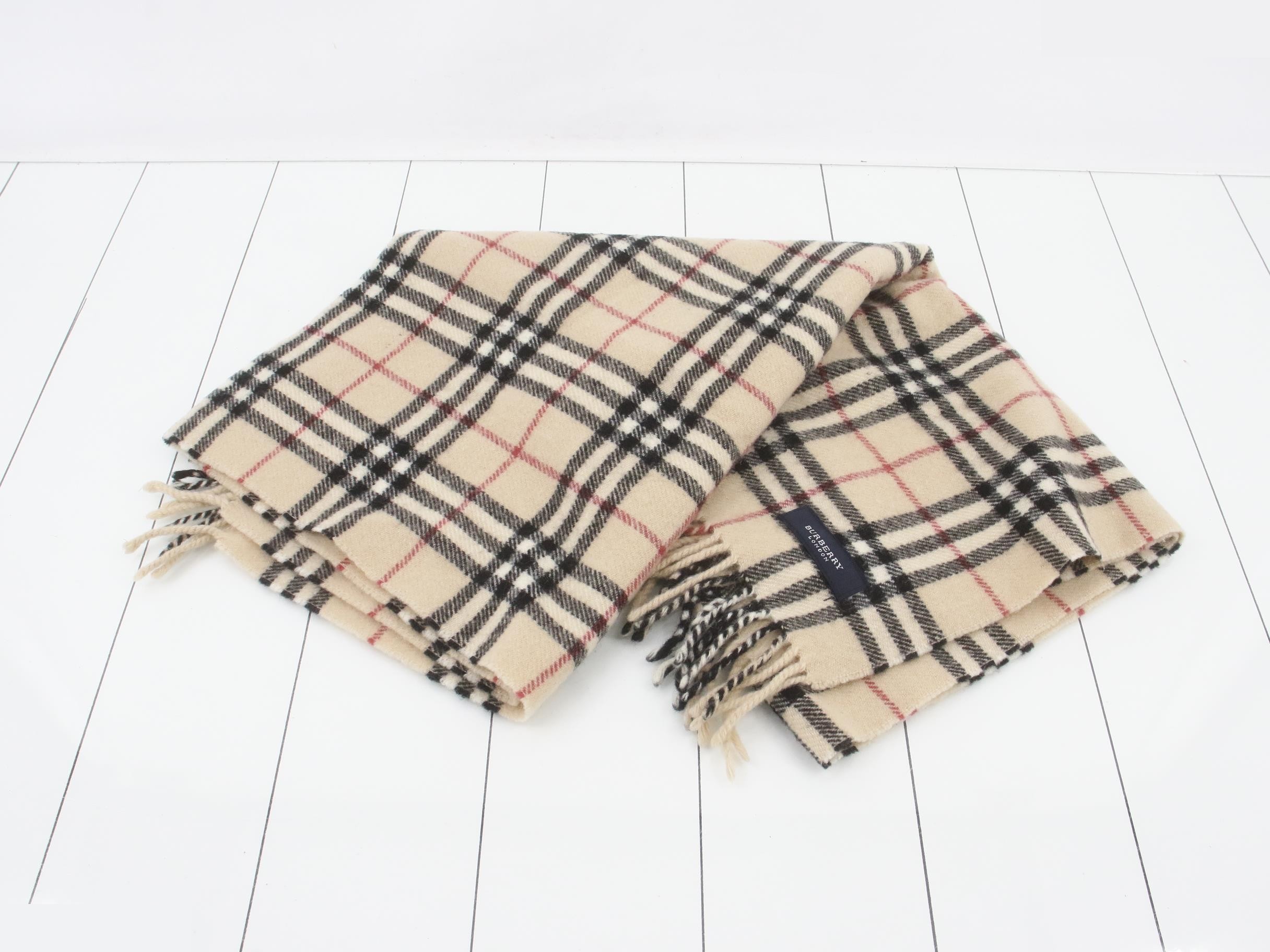 Nova Check lap blanket/shawl, beige — view 2