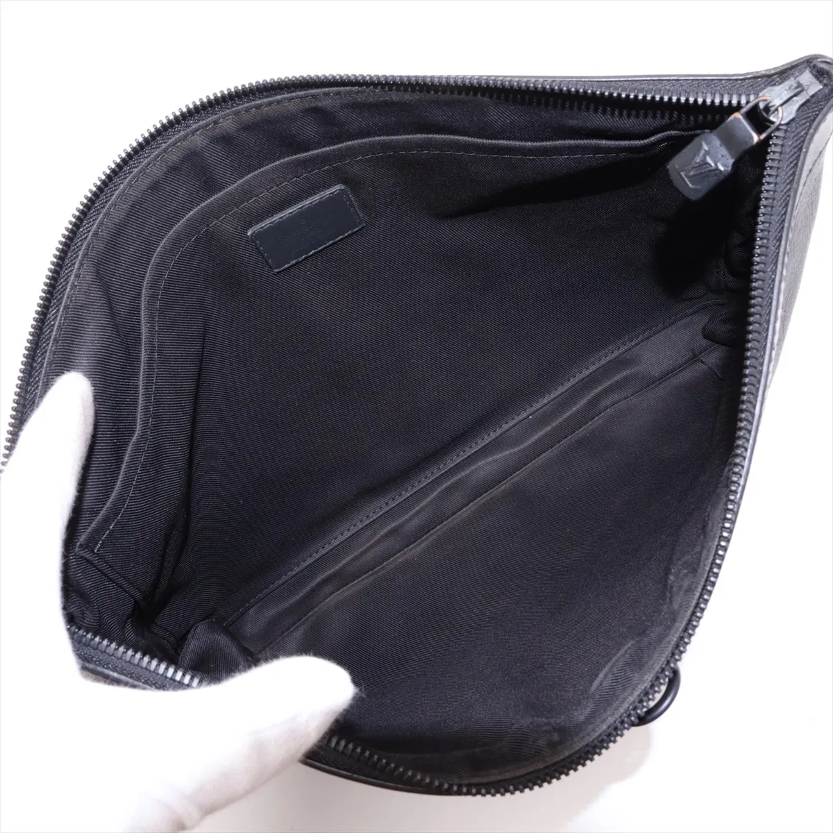 Monogram Shadow Pochette Discovery M62903 UB1109 Black — view 5