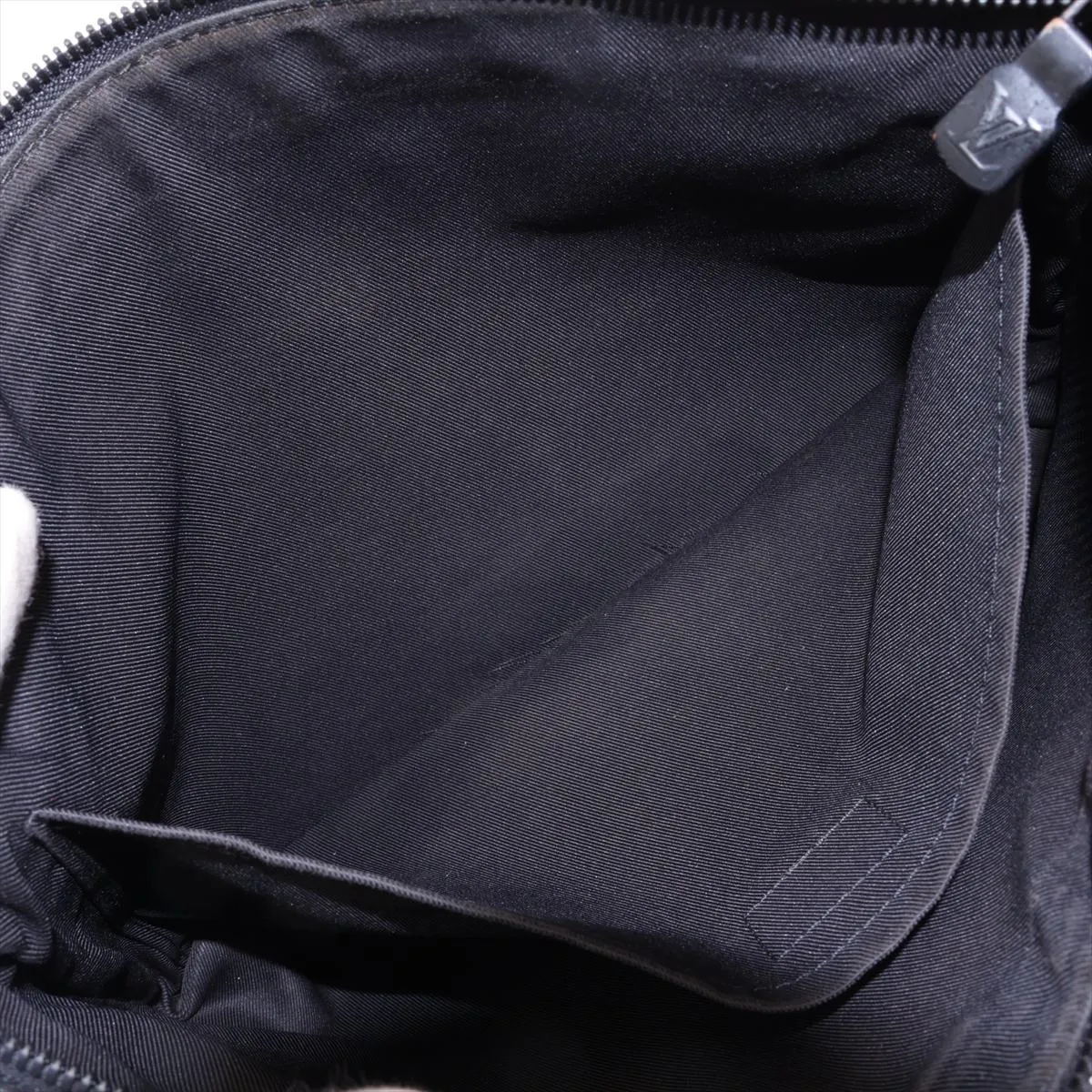 Monogram Shadow Pochette Discovery M62903 UB1109 Black — view 6
