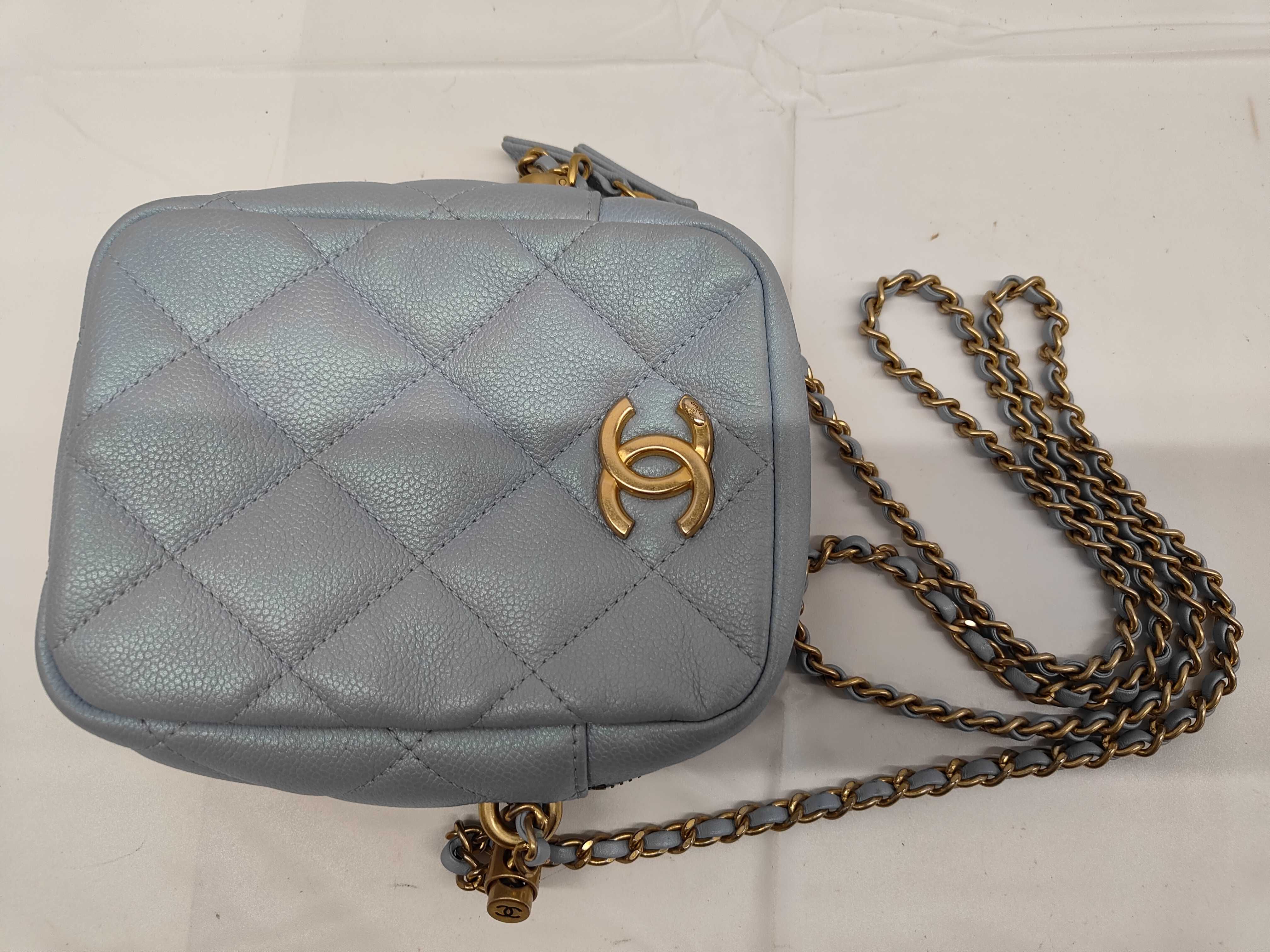 Matelassé (Bag) Matelassé Caviar Skin Coco Mark Chain Shoulder Bag — view 3