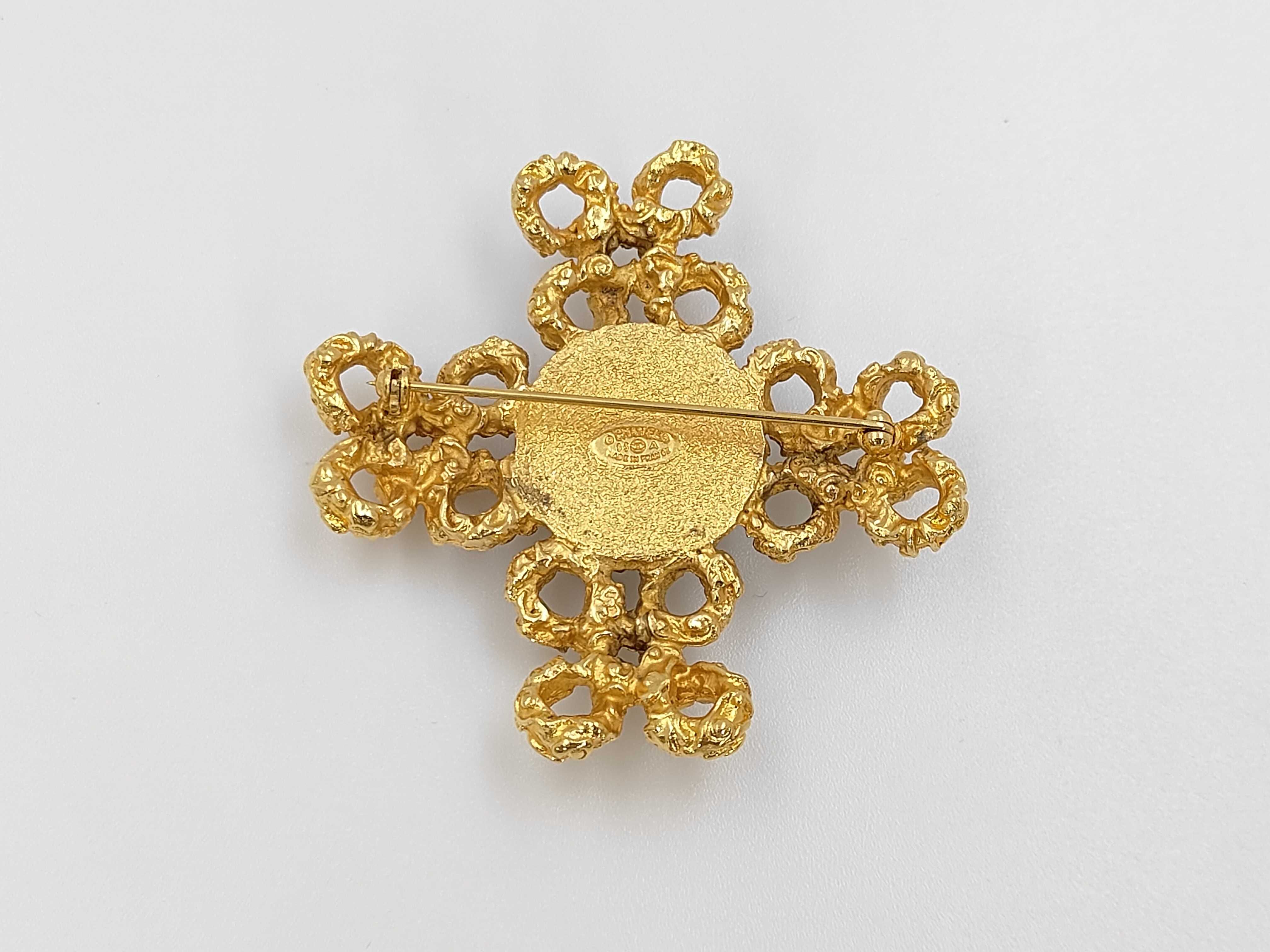 Lava Pearl Cross Clover Brooch 93A — view 2