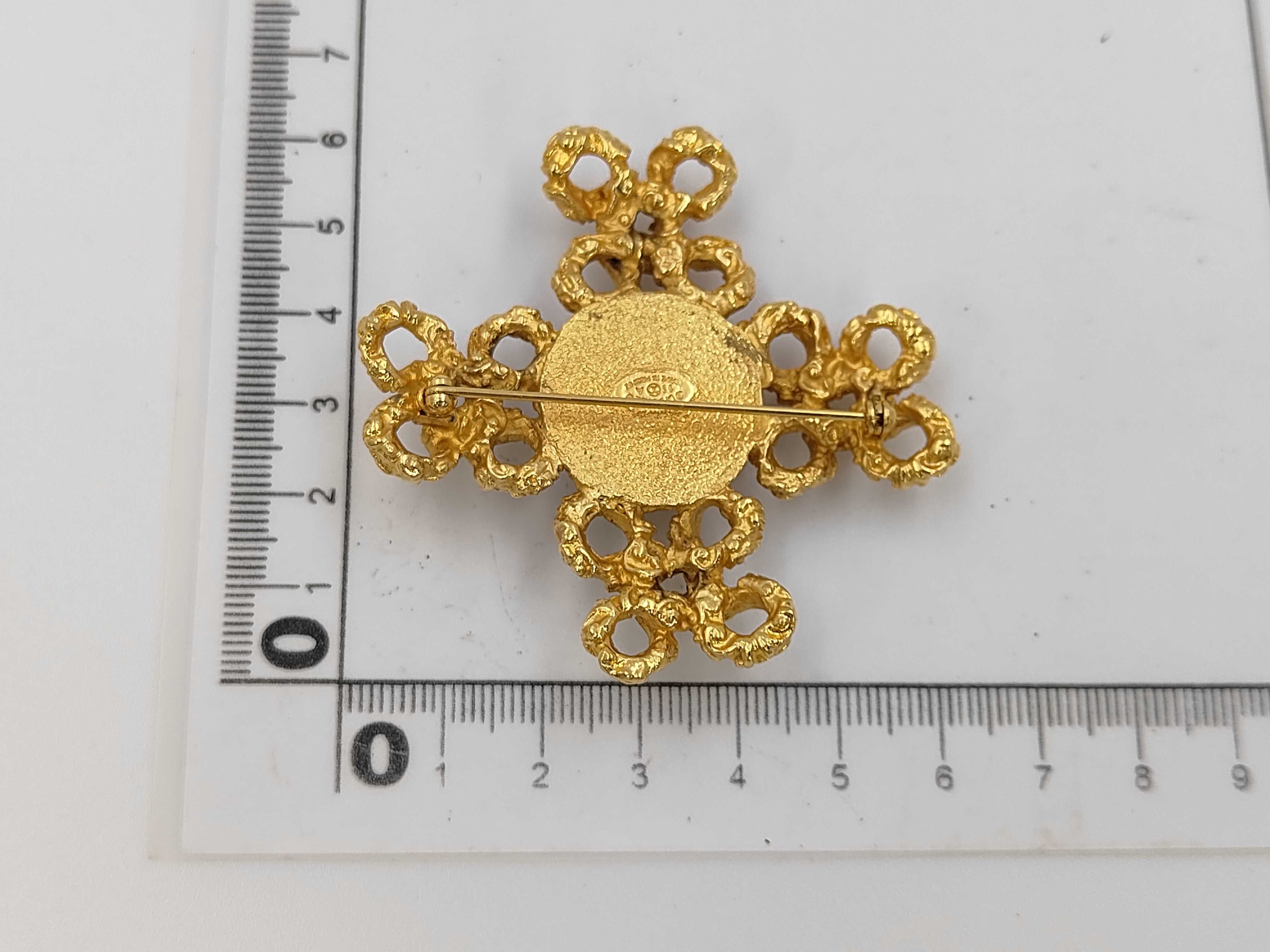 Lava Pearl Cross Clover Brooch 93A — view 4