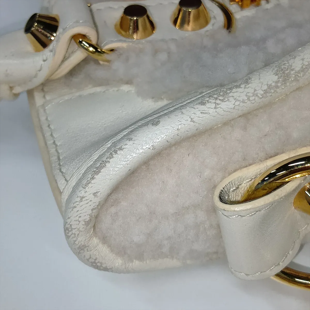 Classic Metal Edge City Shearling x Lambskin x Leather 2-Way Handbag White 390160 with Mirror — view 15