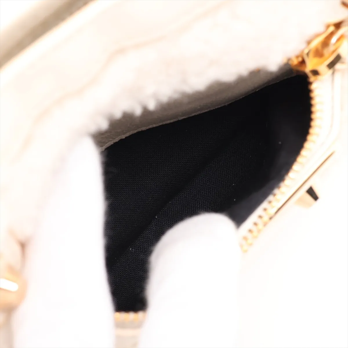 Classic Metal Edge City Shearling x Lambskin x Leather 2-Way Handbag White 390160 with Mirror — view 10