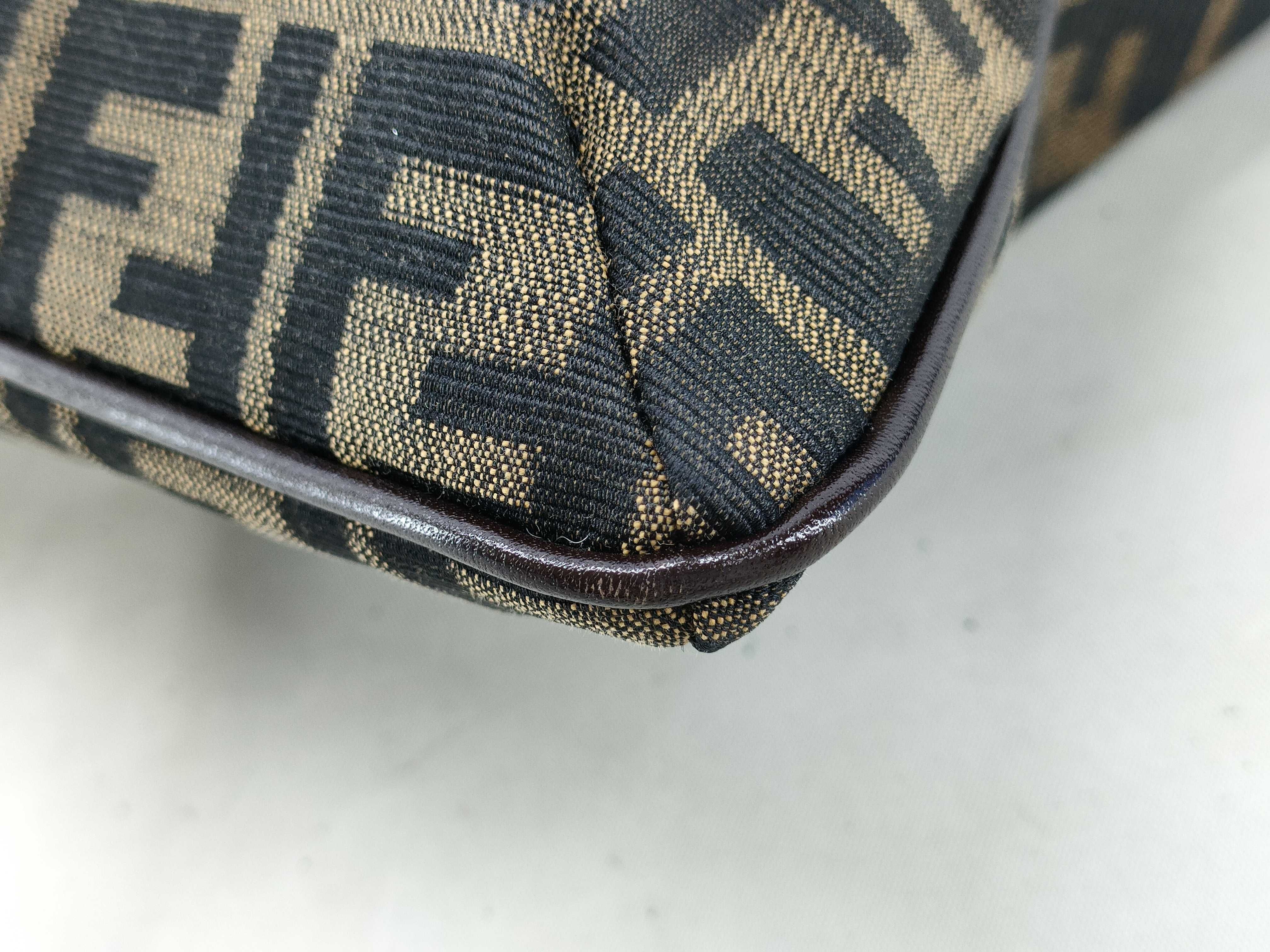 Zucca pattern Fendi shoulder bag, scuffed shoulder bag — view 4