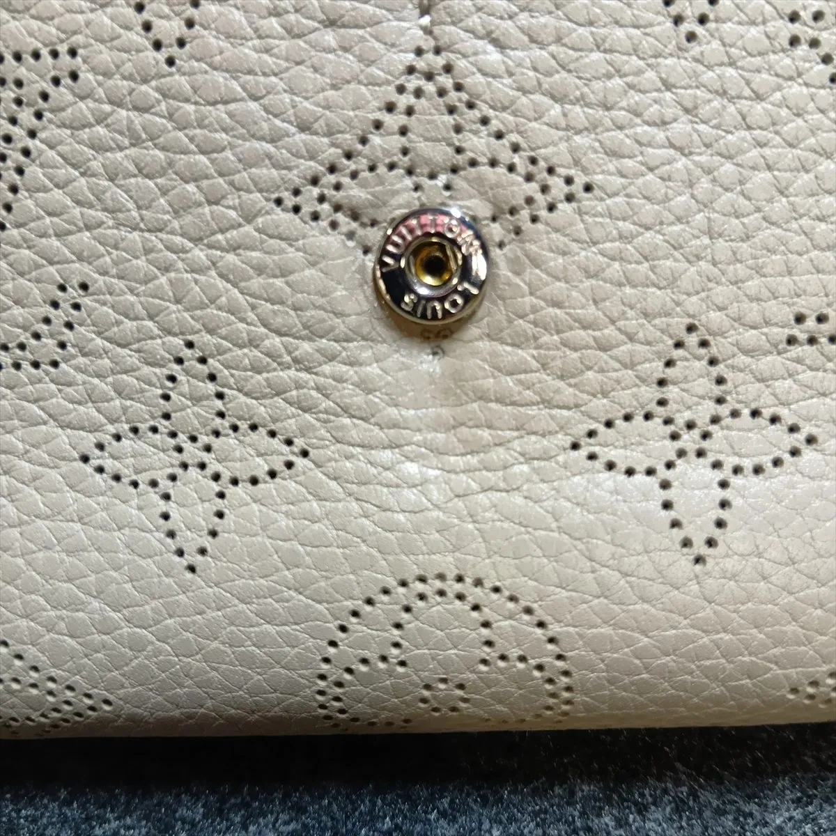 Mahina Portefeuille Iris M60144 TN2155 Galet Long Wallet with Initials — view 13