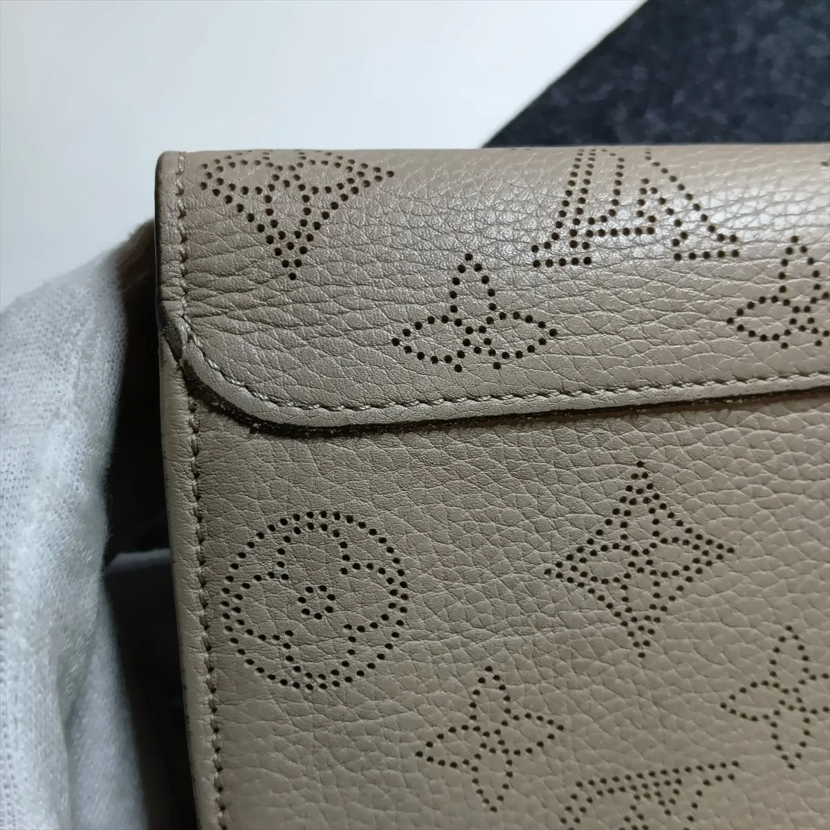 Mahina Portefeuille Iris M60144 TN2155 Galet Long Wallet with Initials — view 14