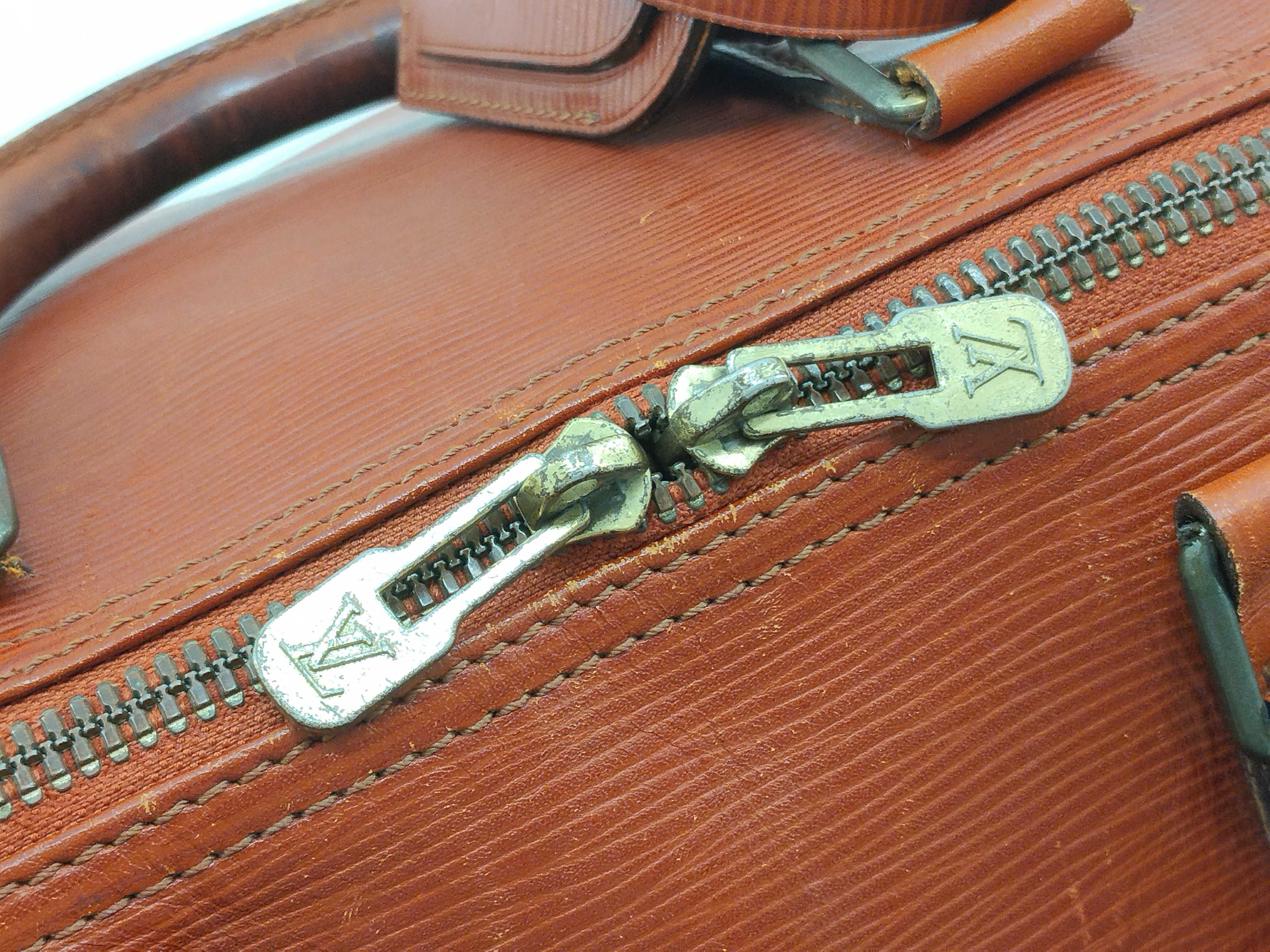 Epi Louis Vuitton Keepall Boston Bag — view 11