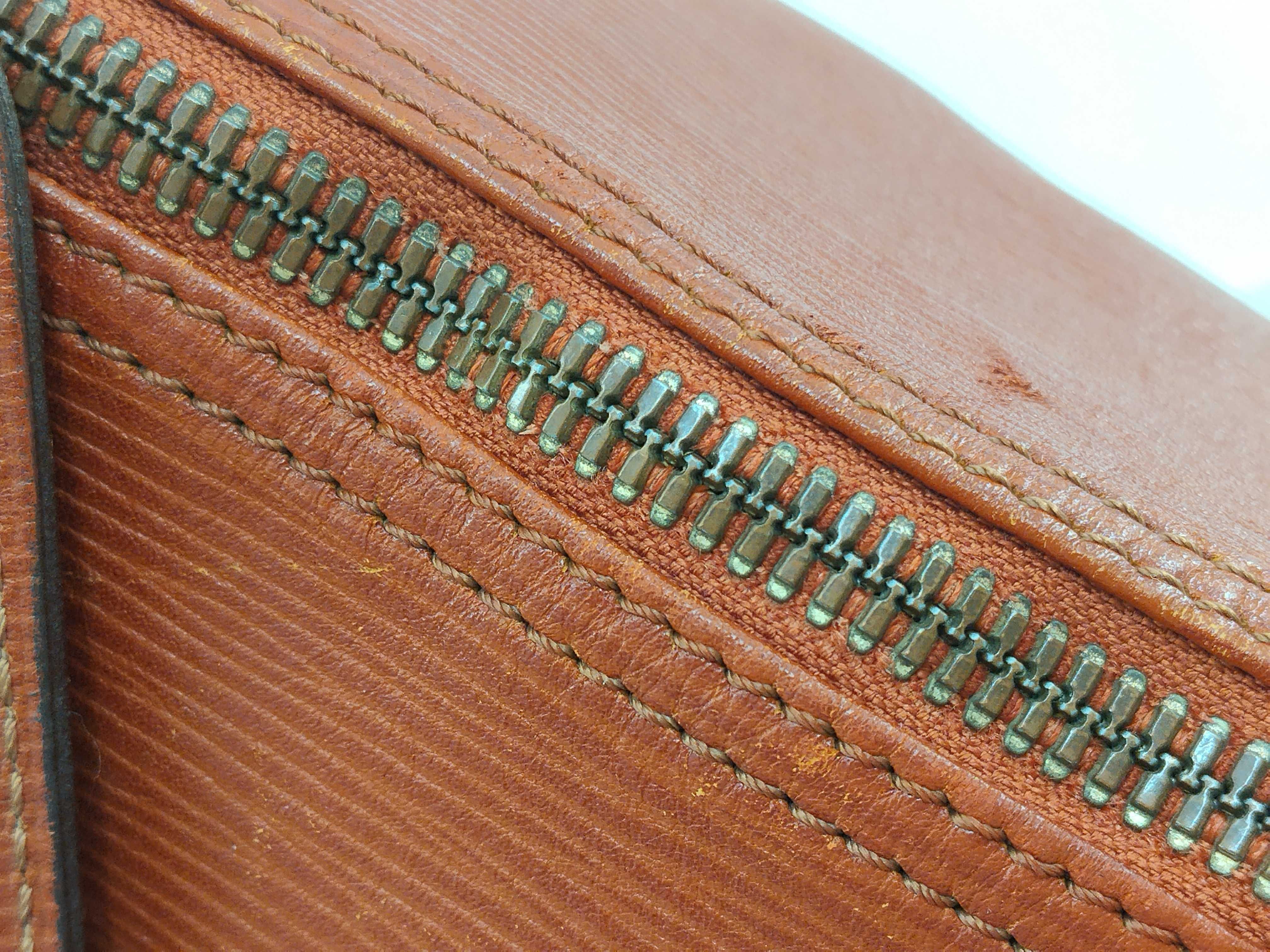 Epi Louis Vuitton Keepall Boston Bag — view 5
