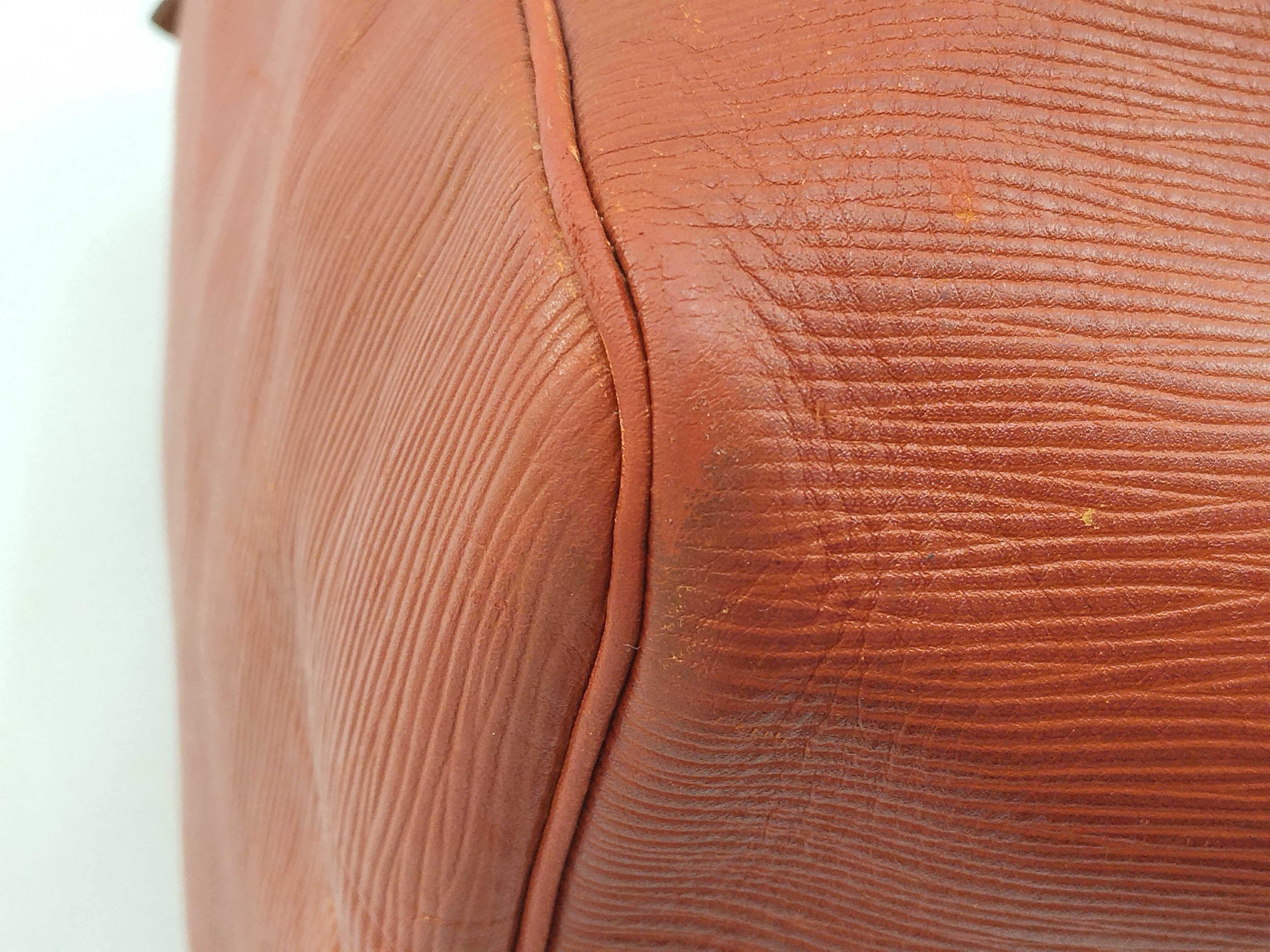 Epi Louis Vuitton Keepall Boston Bag — view 8