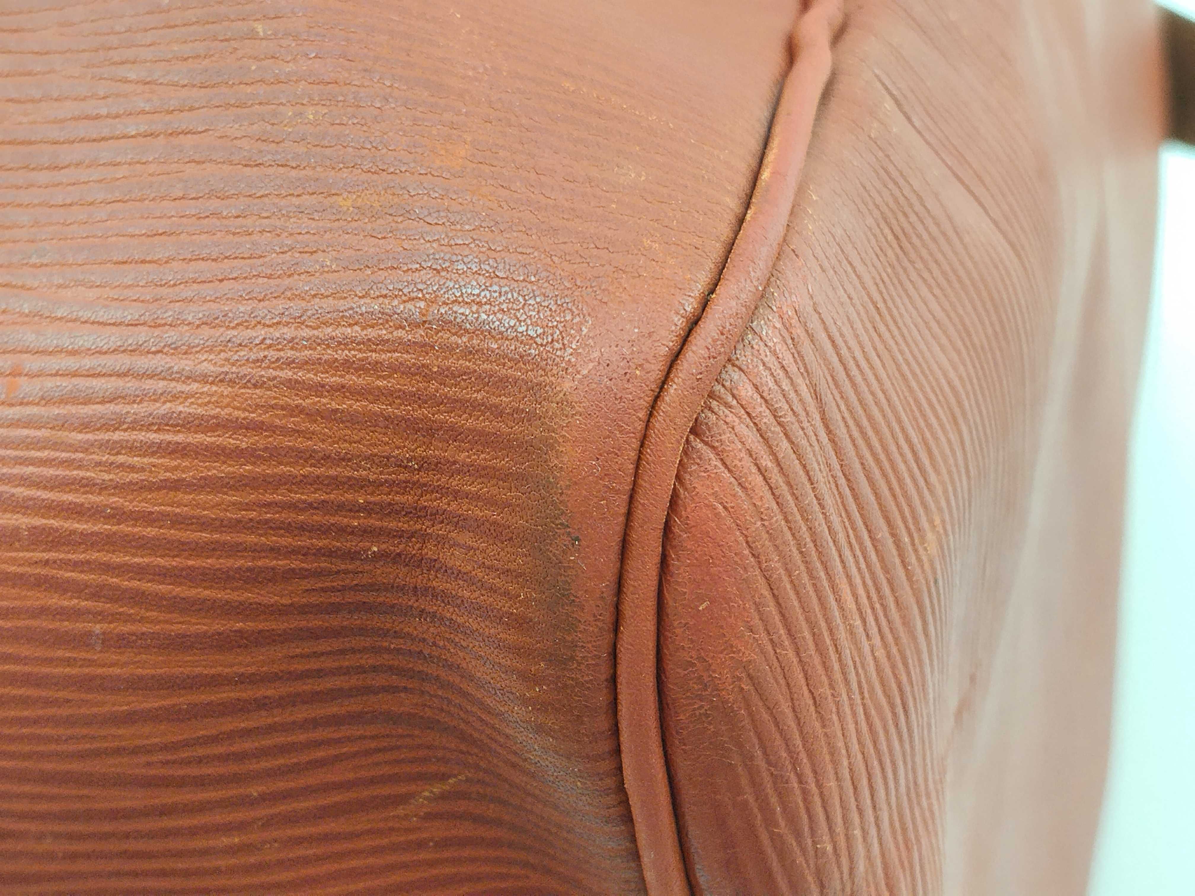 Epi Louis Vuitton Keepall Boston Bag — view 9