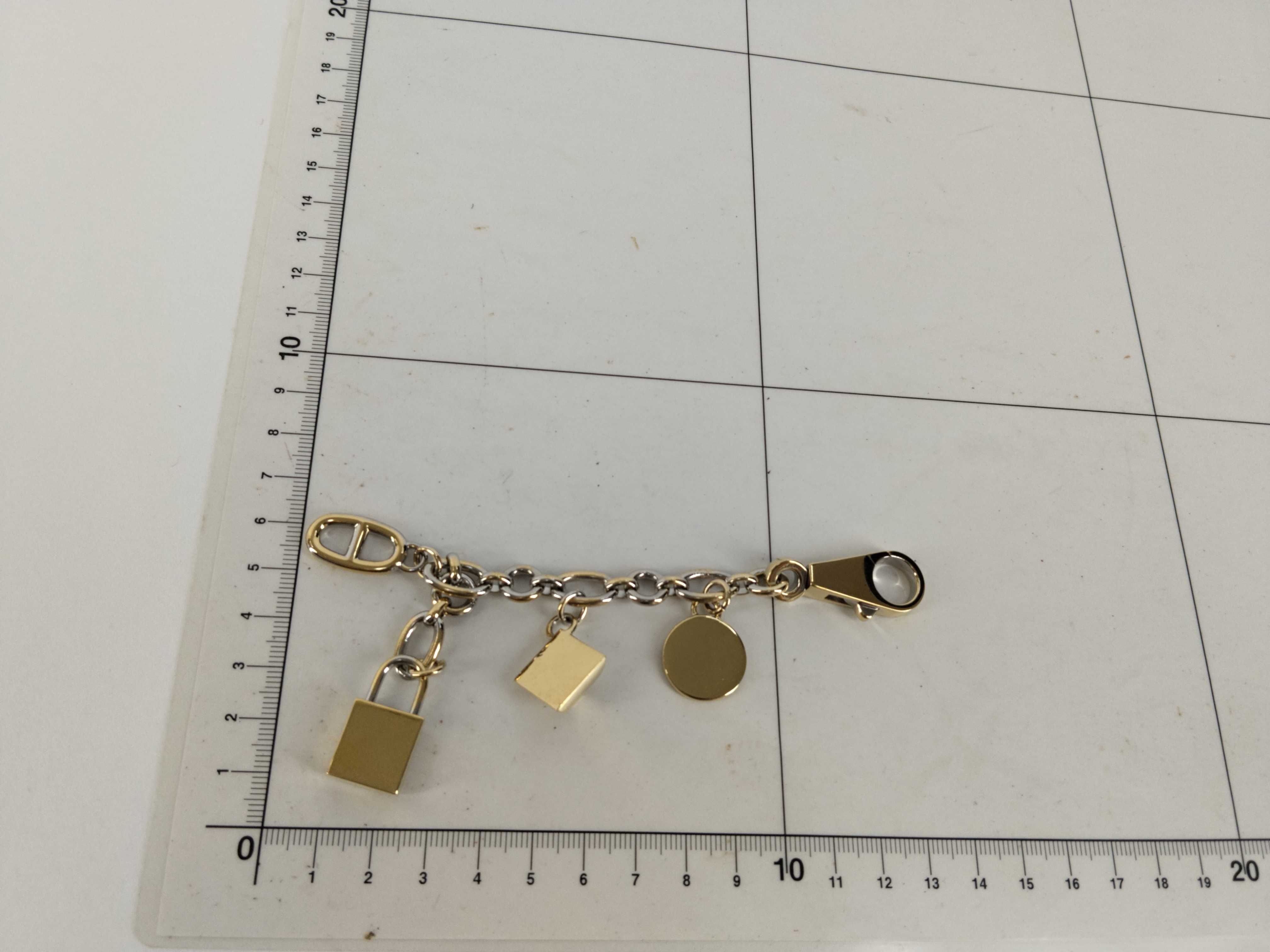 Amulette 4 Olga Charm SV Charm — view 10