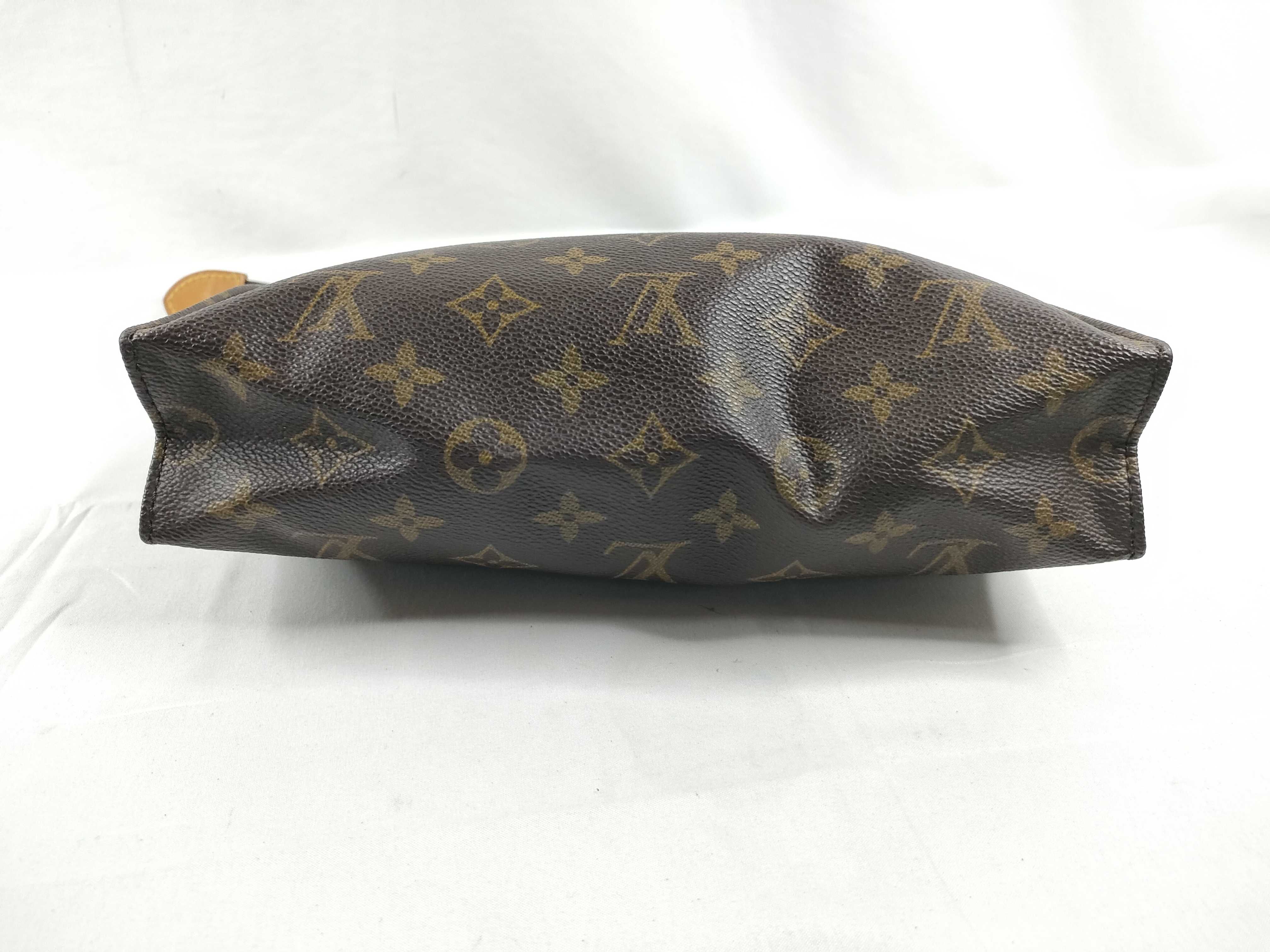 Monogram Louis Vuitton Monogram Pochette Toilette 26 M47542 Second Bag — view 4
