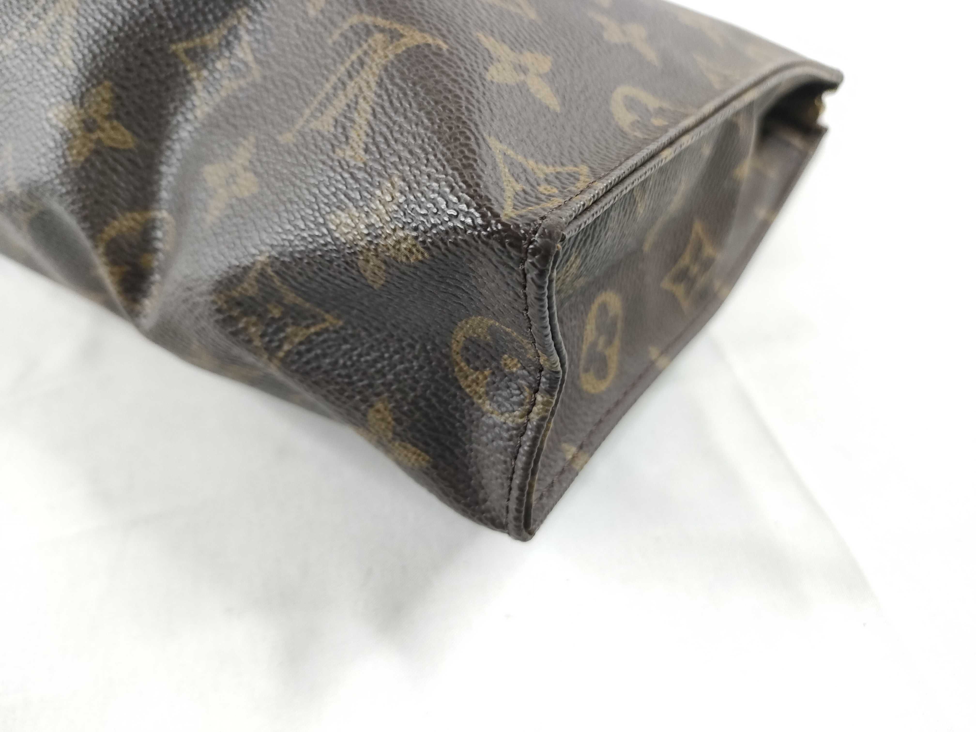 Monogram Louis Vuitton Monogram Pochette Toilette 26 M47542 Second Bag — view 5