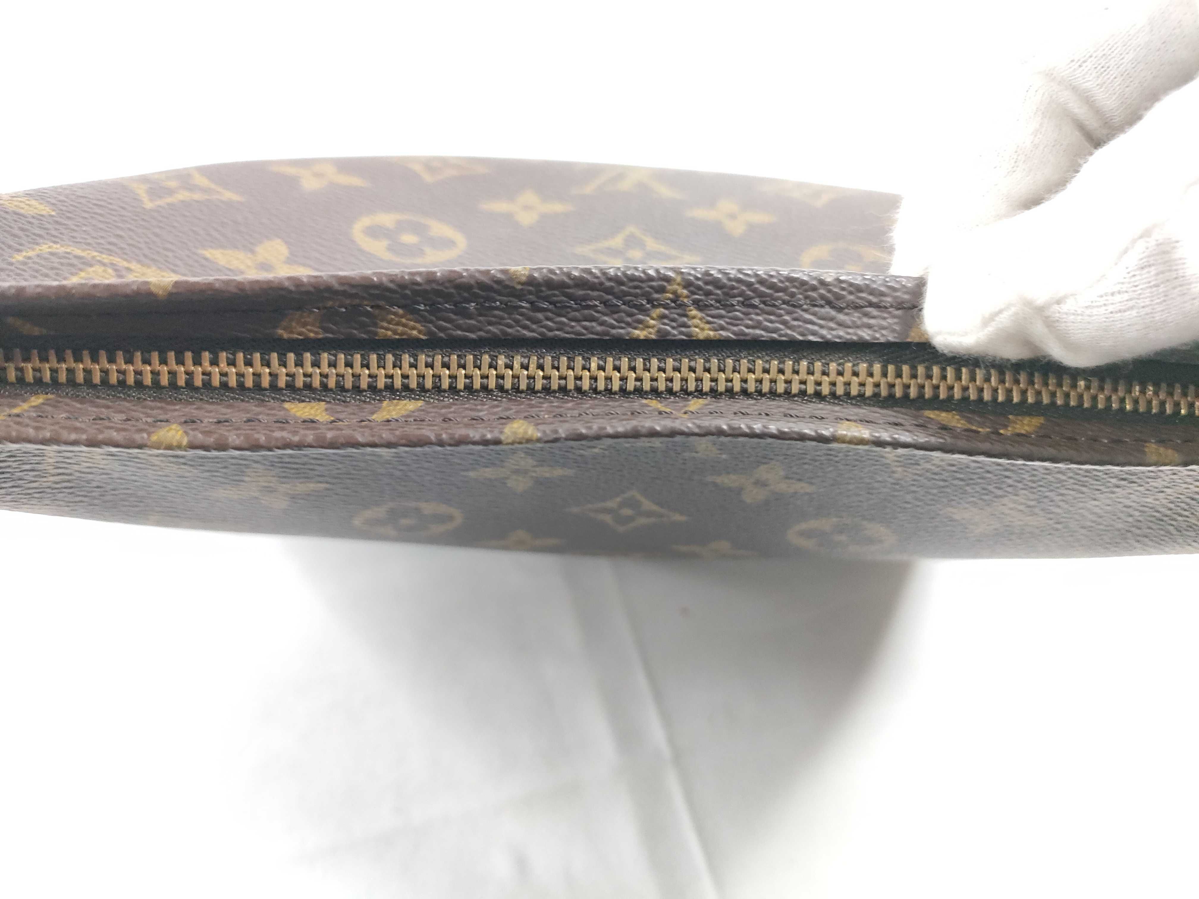 Monogram Louis Vuitton Monogram Pochette Toilette 26 M47542 Second Bag — view 7