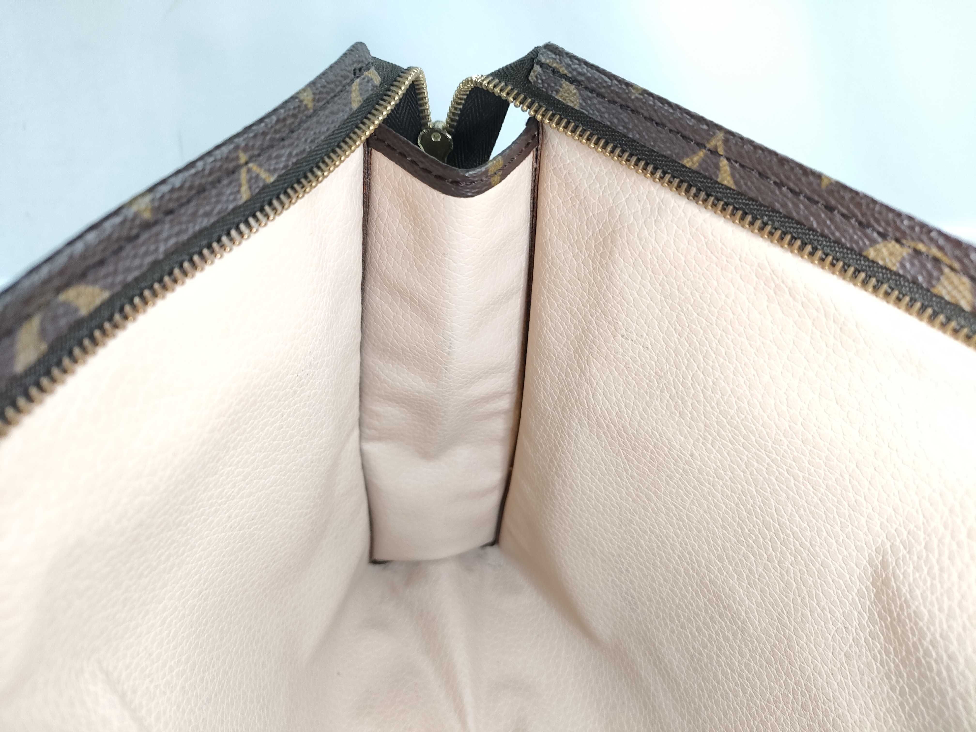 Monogram Louis Vuitton Monogram Pochette Toilette 26 M47542 Second Bag — view 9