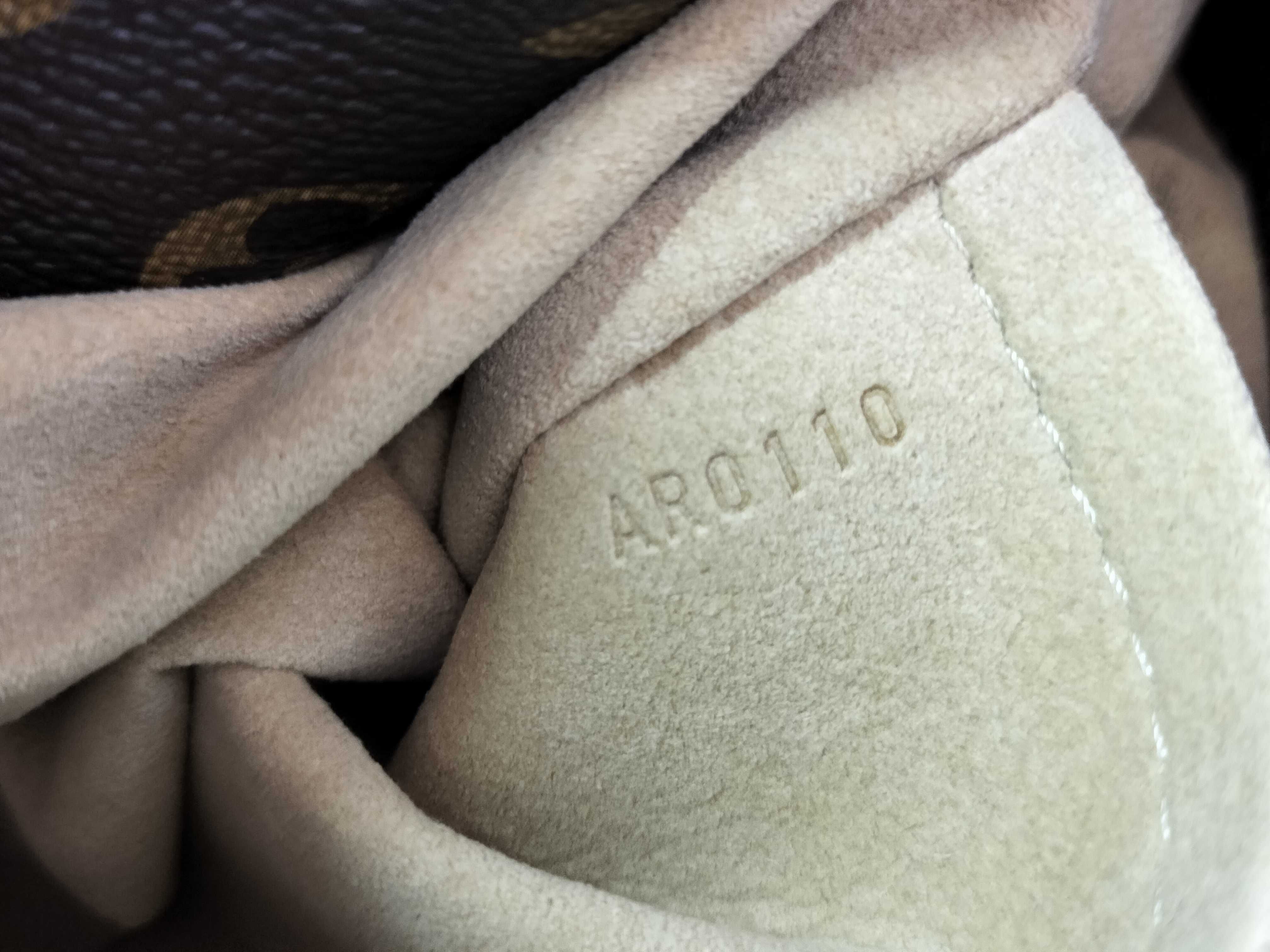 Monogram Louis Vuitton Monogram M40249 Artsy MM Bag 1 Shoulder Bag — view 9