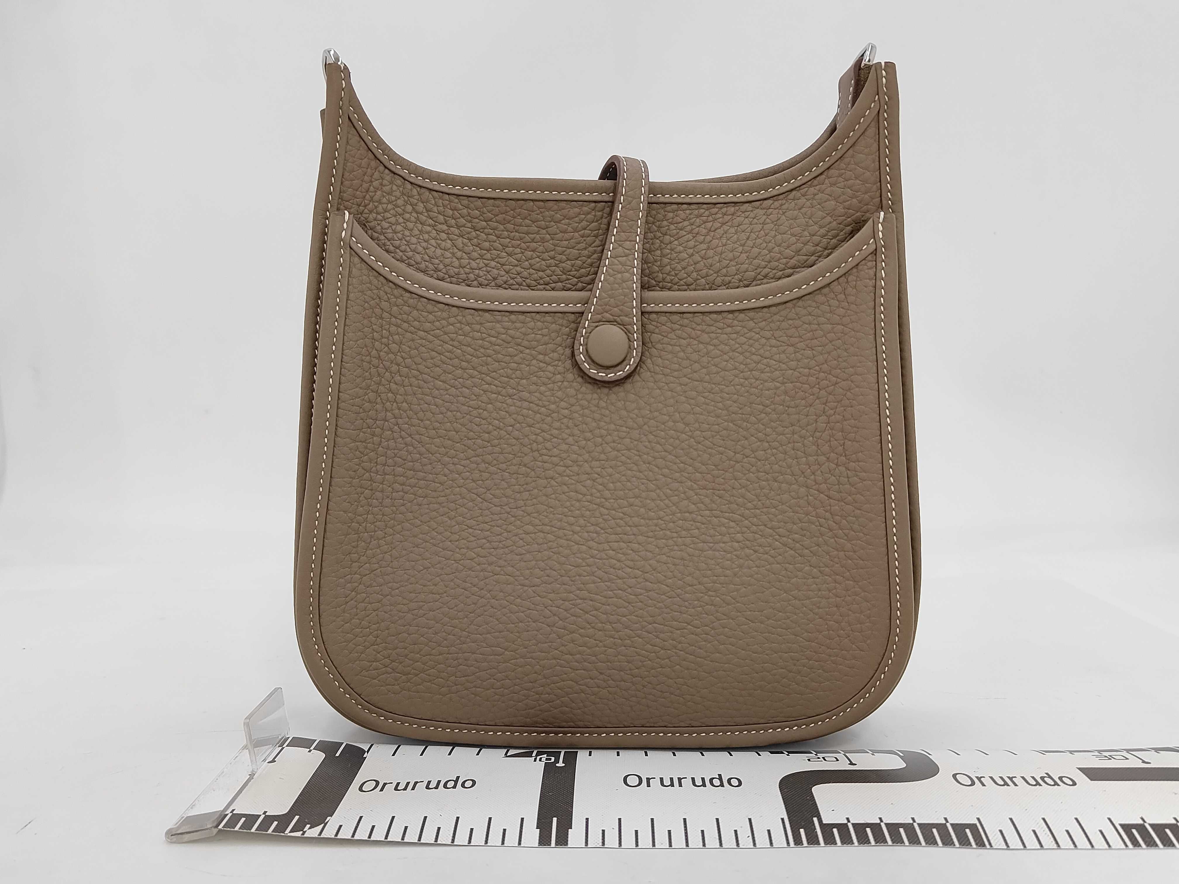 Evelyne 23 Shoulder Bag in Etoupe x Taurillon Clemence Leather with Silver Hardware and G Stamp — view 2