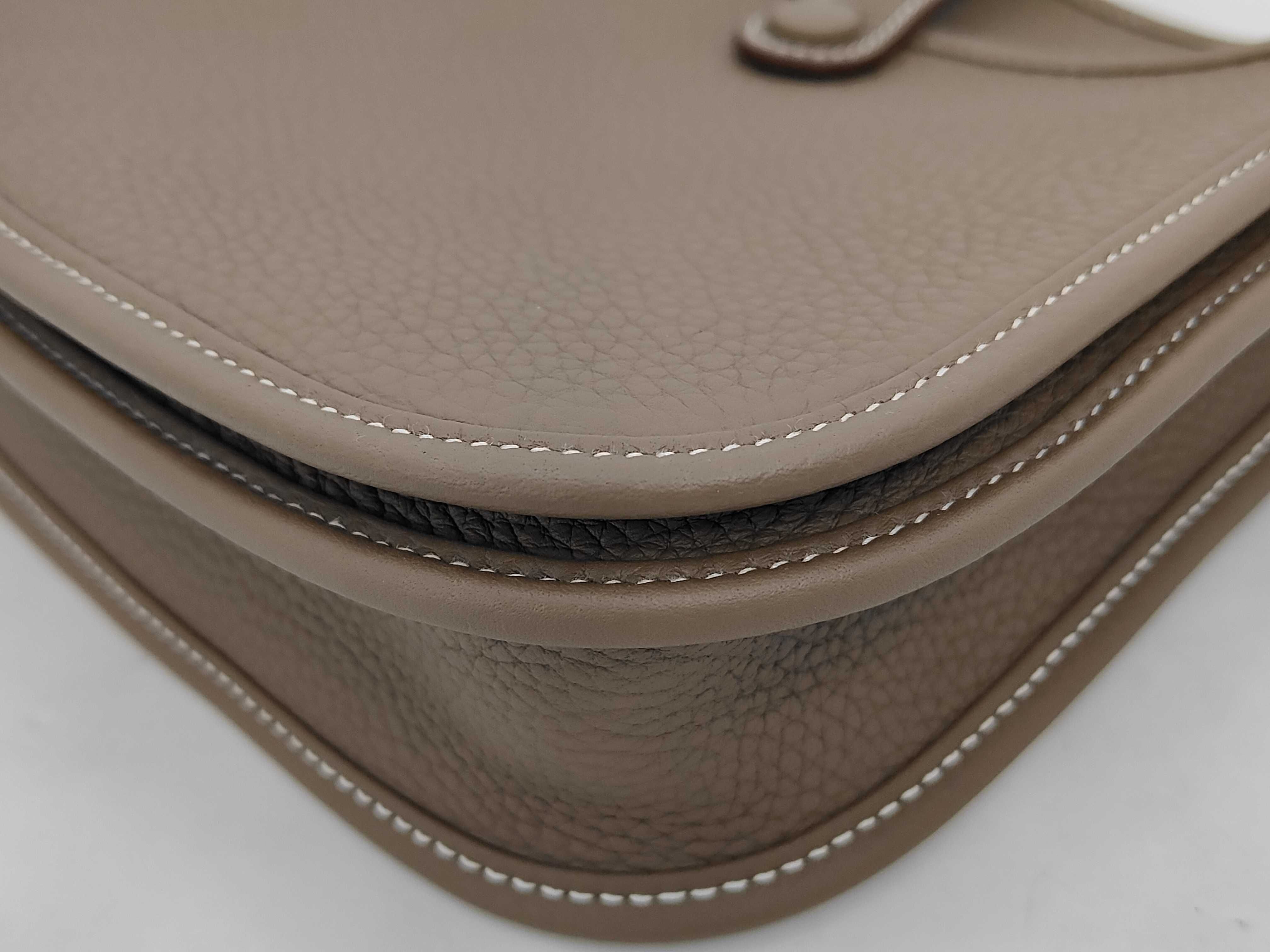Evelyne 23 Shoulder Bag in Etoupe x Taurillon Clemence Leather with Silver Hardware and G Stamp — view 4