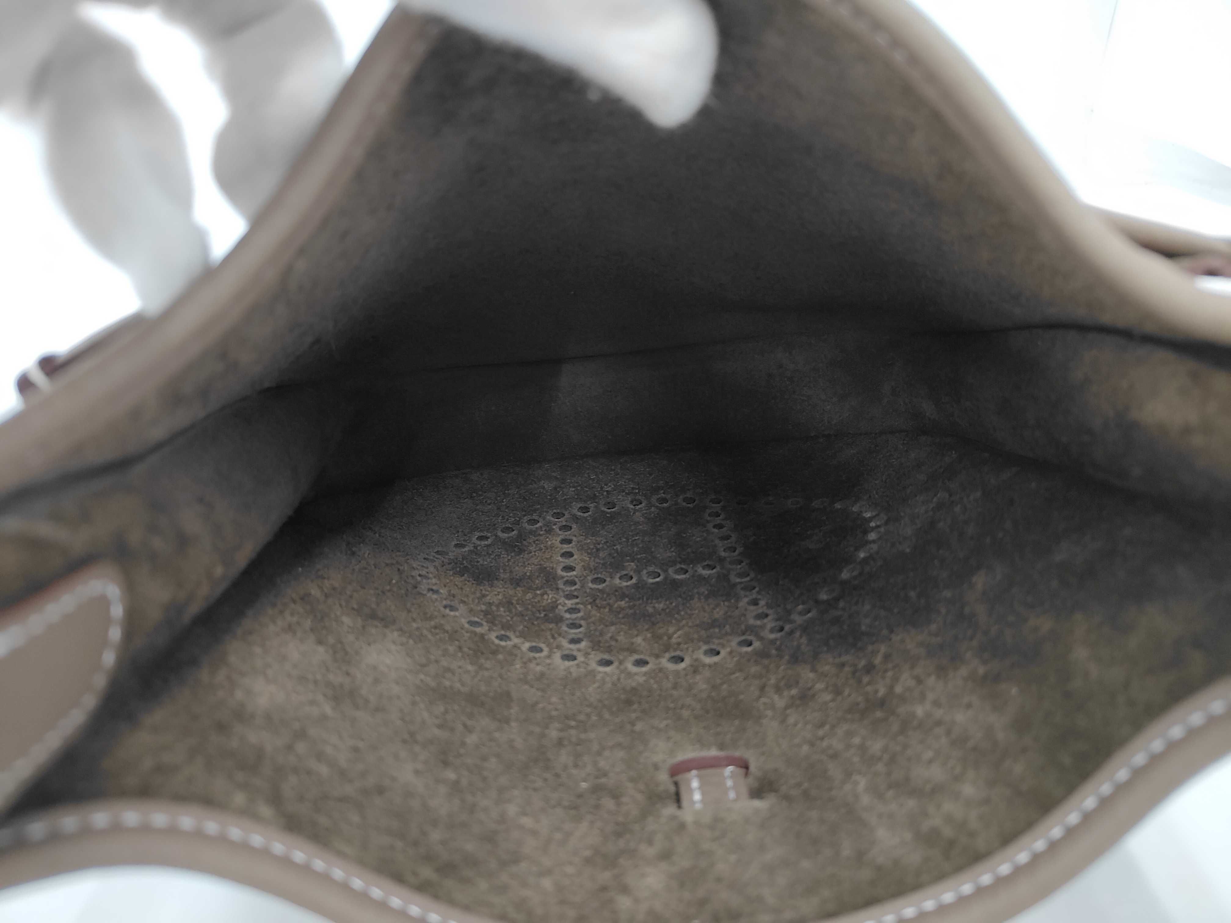 Evelyne 23 Shoulder Bag in Etoupe x Taurillon Clemence Leather with Silver Hardware and G Stamp — view 6