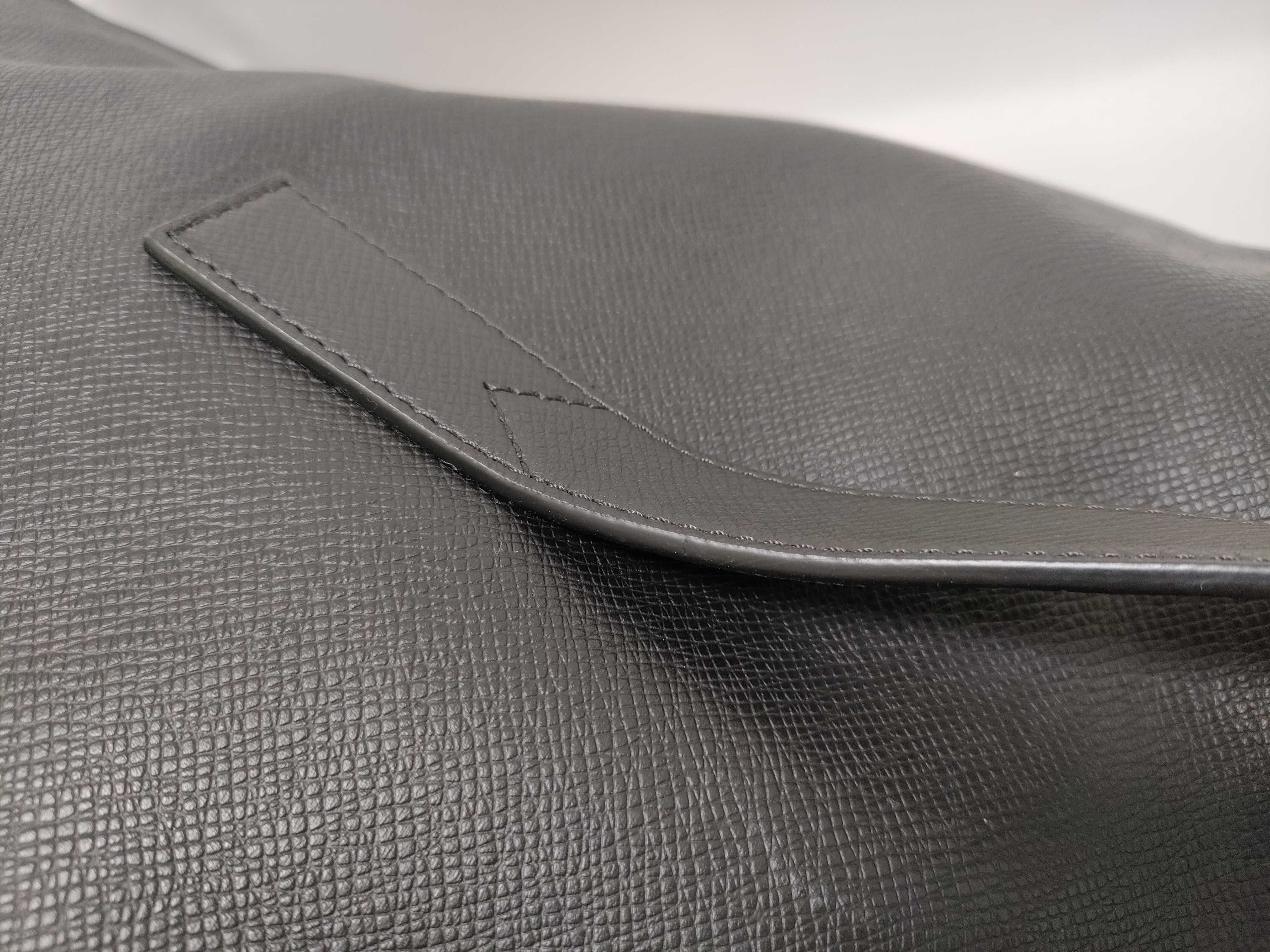 Taiga Louis Vuitton LV Taiga Cavalier Tote Bag Ardoise Tote Bag — view 5