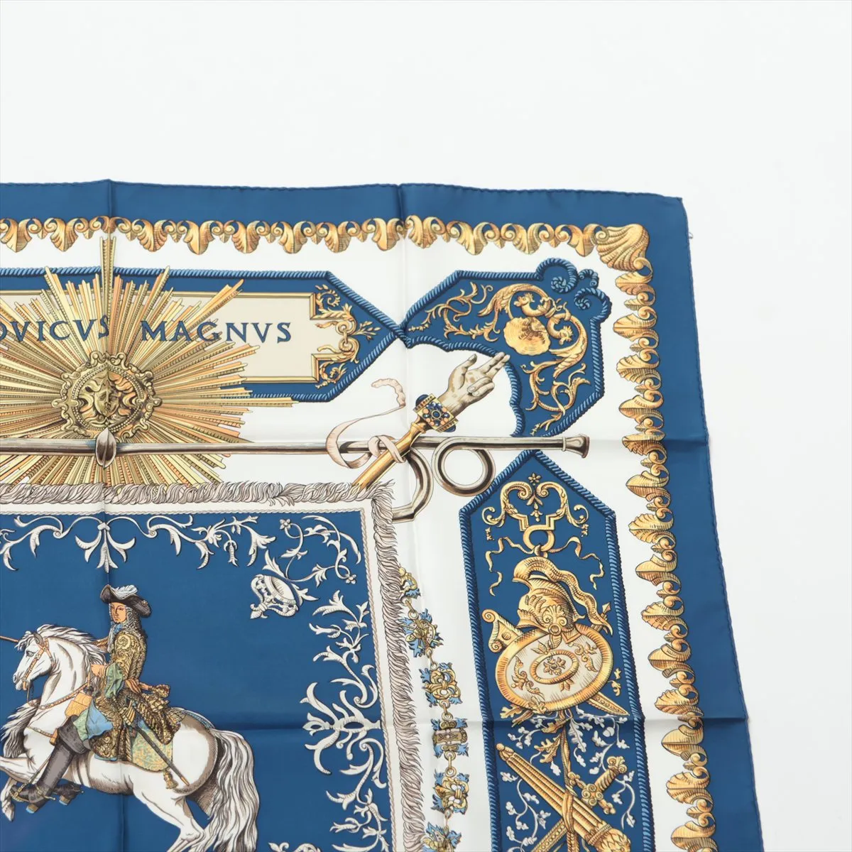 Carre 90 LVDOVICVS MAGNVS Louis XIV astride a white horse Scarf Silk Blue — view 3