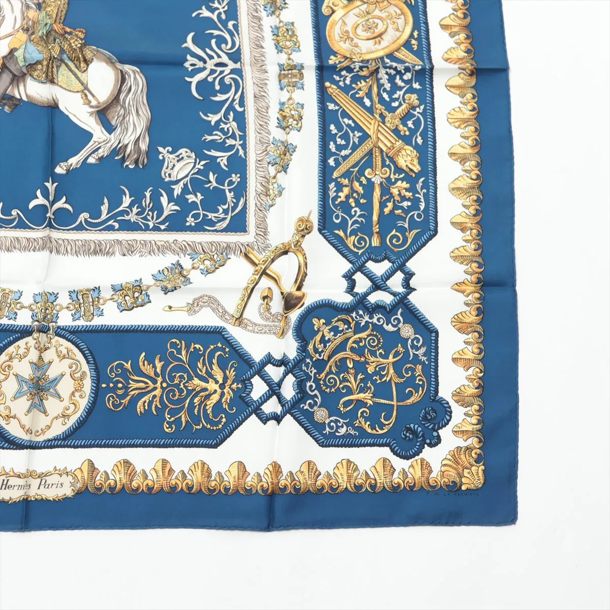 Carre 90 LVDOVICVS MAGNVS Louis XIV astride a white horse Scarf Silk Blue — view 4