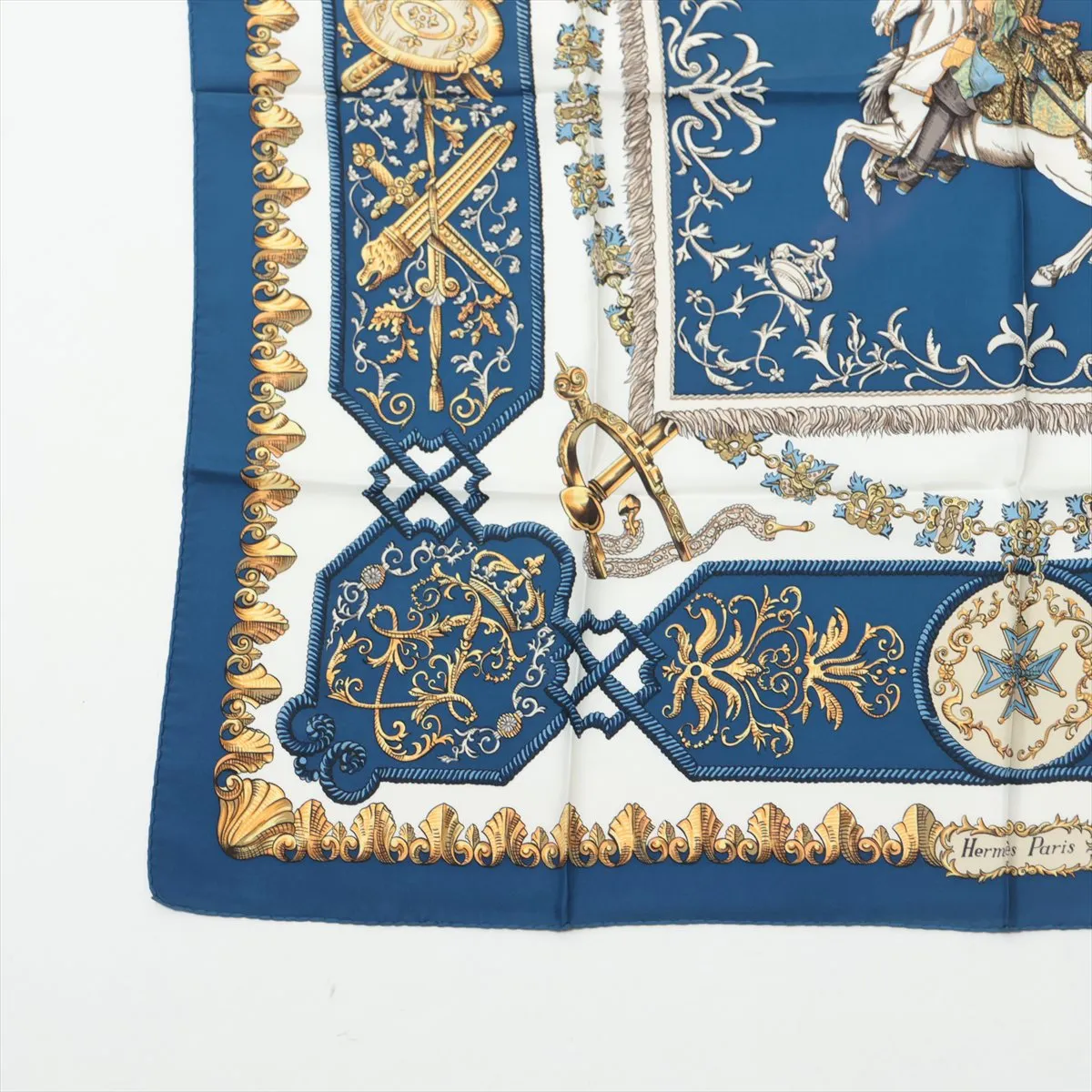 Carre 90 LVDOVICVS MAGNVS Louis XIV astride a white horse Scarf Silk Blue — view 5