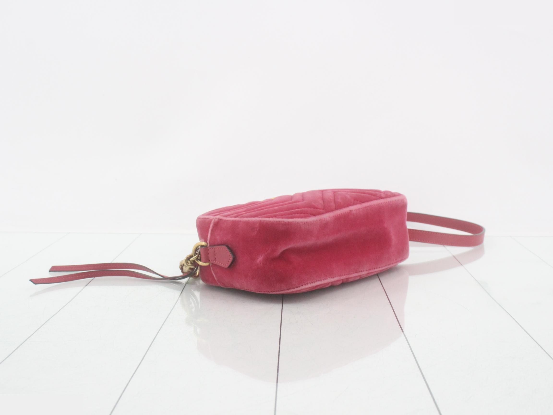 GG Marmont Velvet Shoulder Bag — view 5
