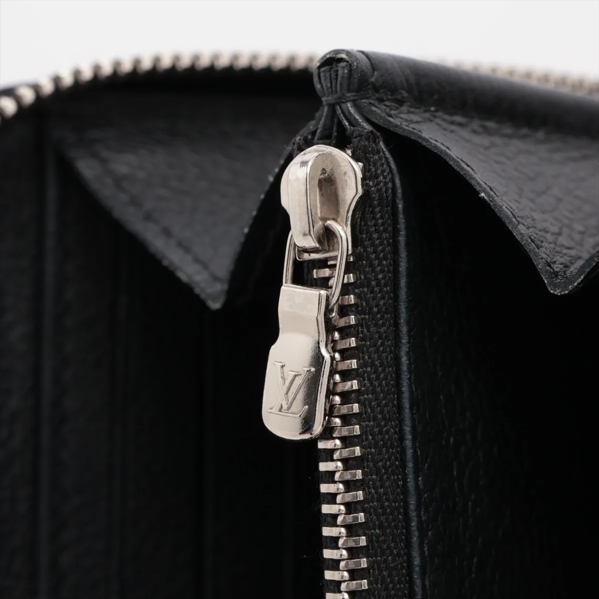 LV Logo Zippy Lock Me M62622 UB3109 Noir Round Zip Wallet — view 12