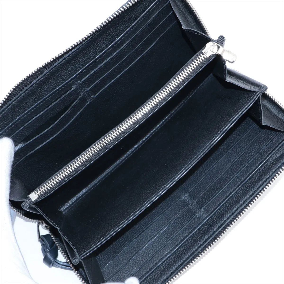 LV Logo Zippy Lock Me M62622 UB3109 Noir Round Zip Wallet — view 3