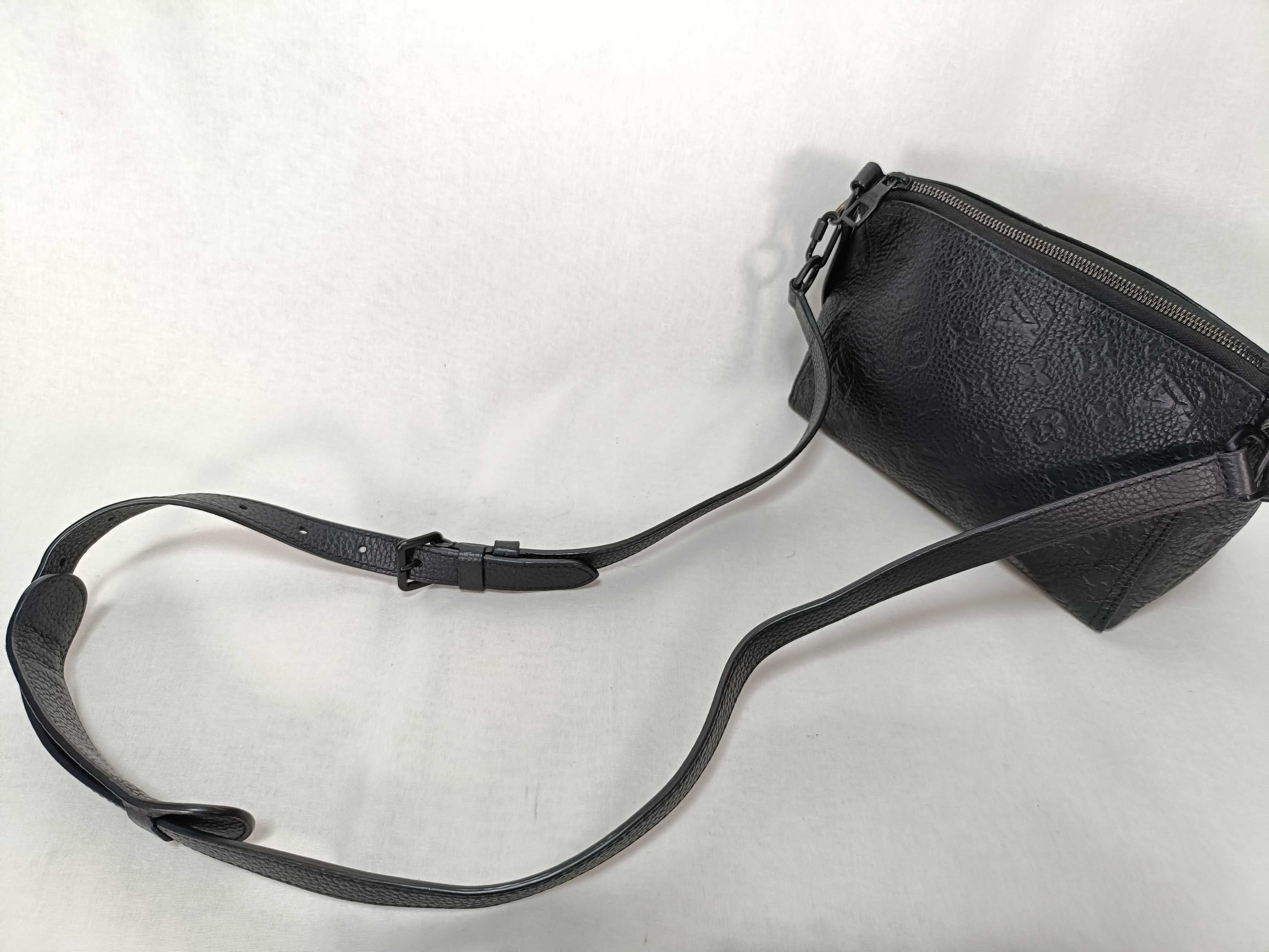 Triangle Messenger Taurillon Shoulder Bag — view 13