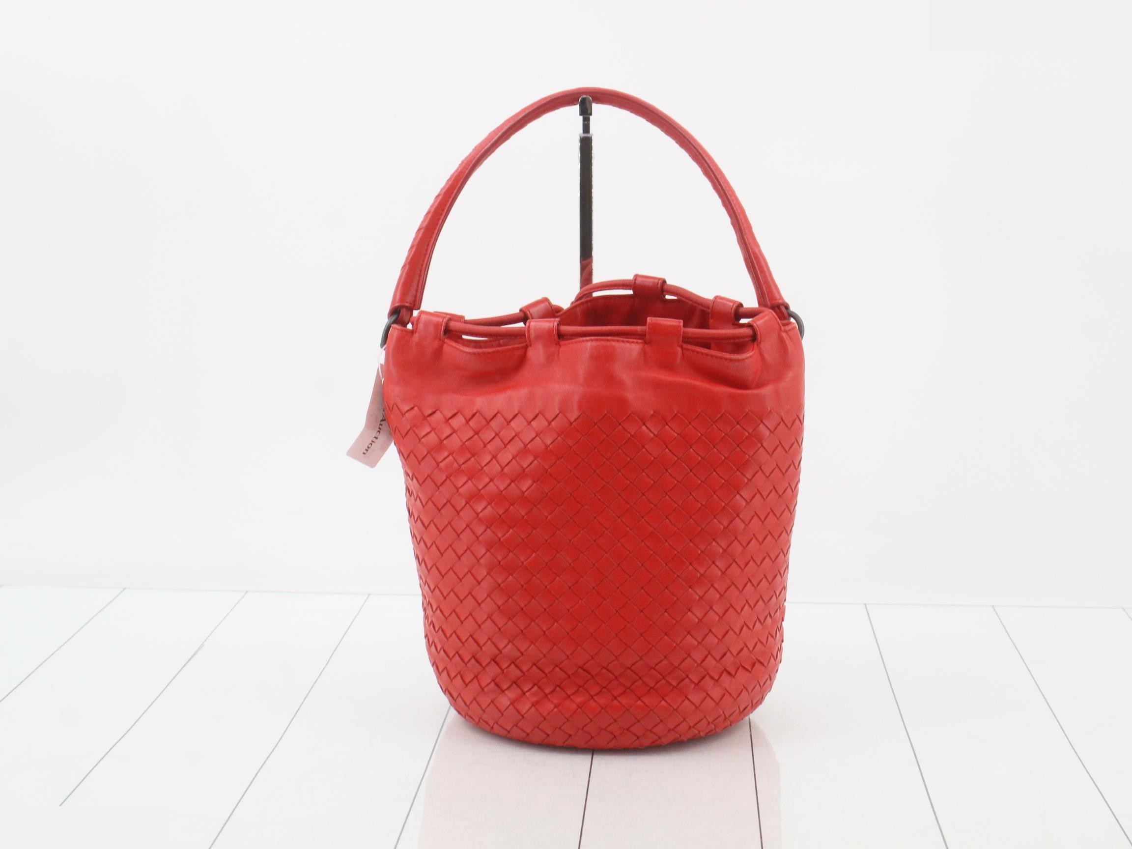 Intrecciato (bag) - Handbag - Leather - Red — view 2